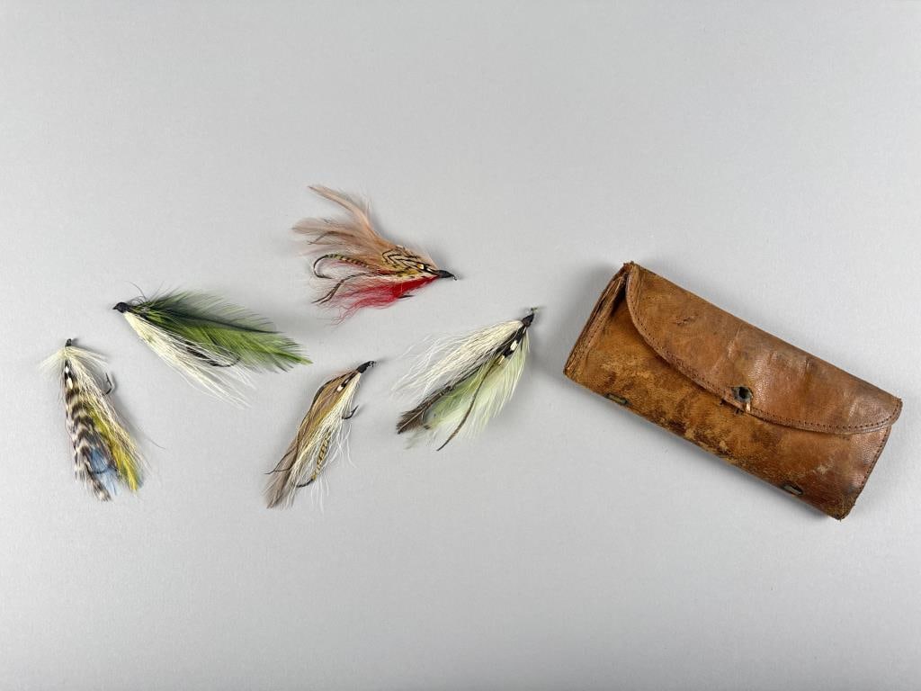 SET OF FEATHERED FISH FLIES IN A LEATHER CASE First Half of the 20th Century Case length 5.75". (1 of 4)