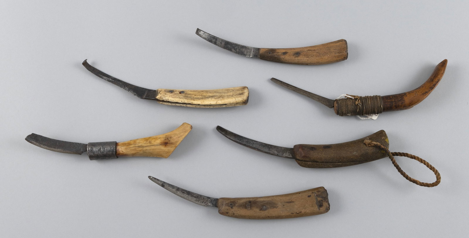 SIX NATIVE AMERICAN CROOKED KNIVES 19th/Early 20th Century Lengths from 8" to 8.5".: SIX NATIVE AMERICAN CROOKED KNIVES 19th/Early 20th Century Four with wooden handles and two with bone handles. Lengths from 8" to 8.5".