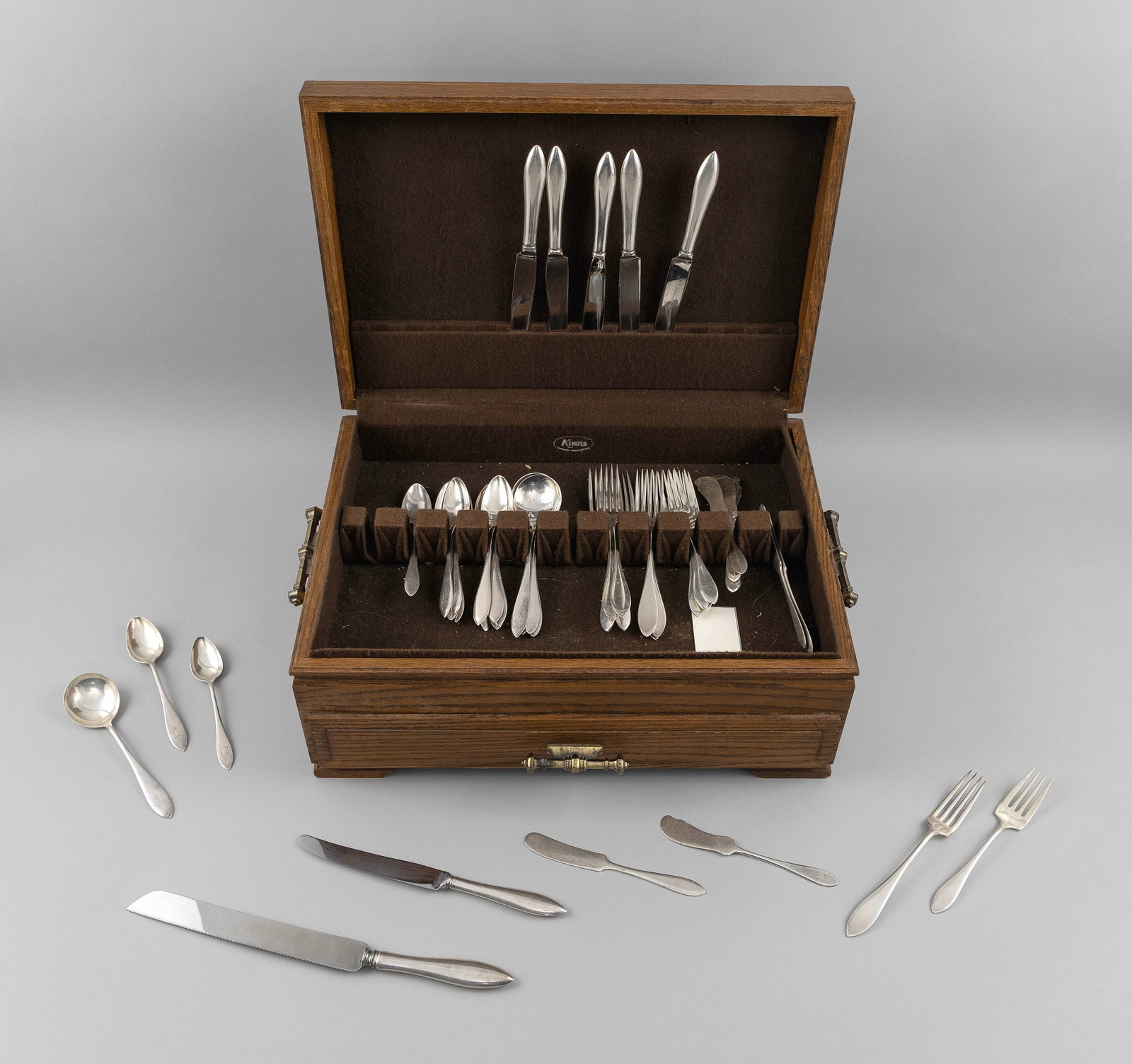 TOWLE "POINTED ANTIQUE" STERLING SILVER FLATWARE SET Newbury, Massachusetts, Mid-20th Century (1 of 2)