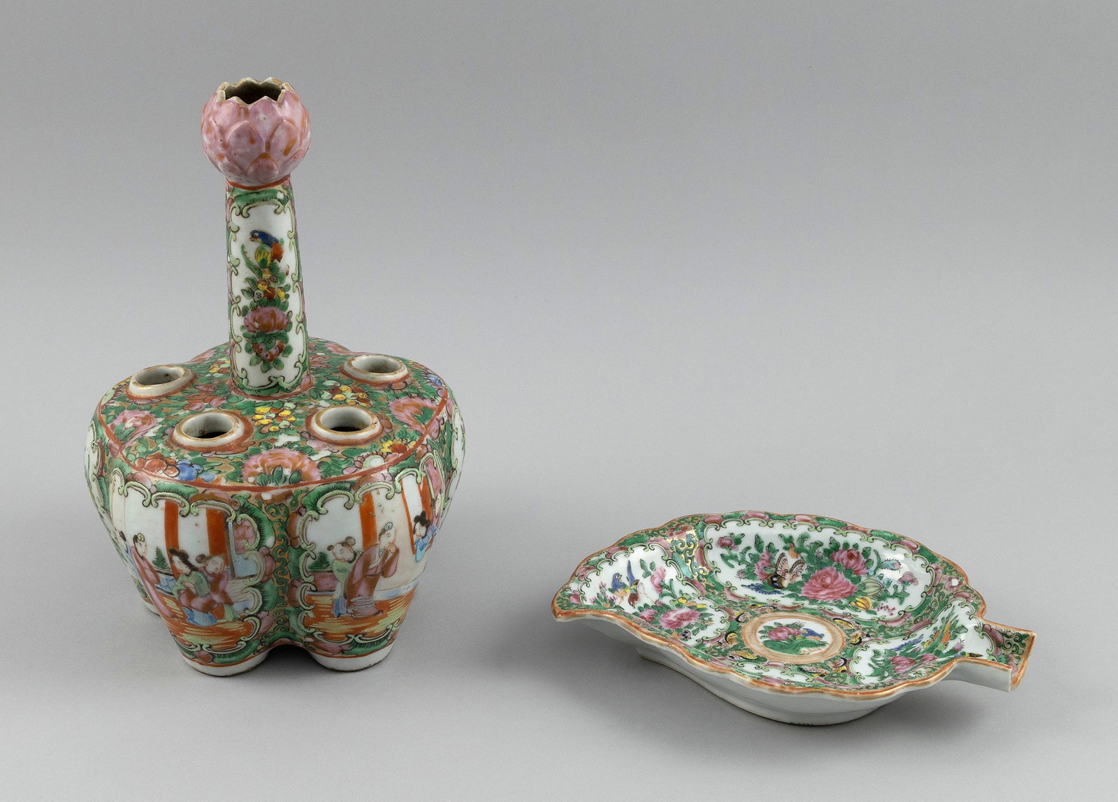TWO PIECES OF CHINESE EXPORT PORCELAIN 19th Century (1 of 6)