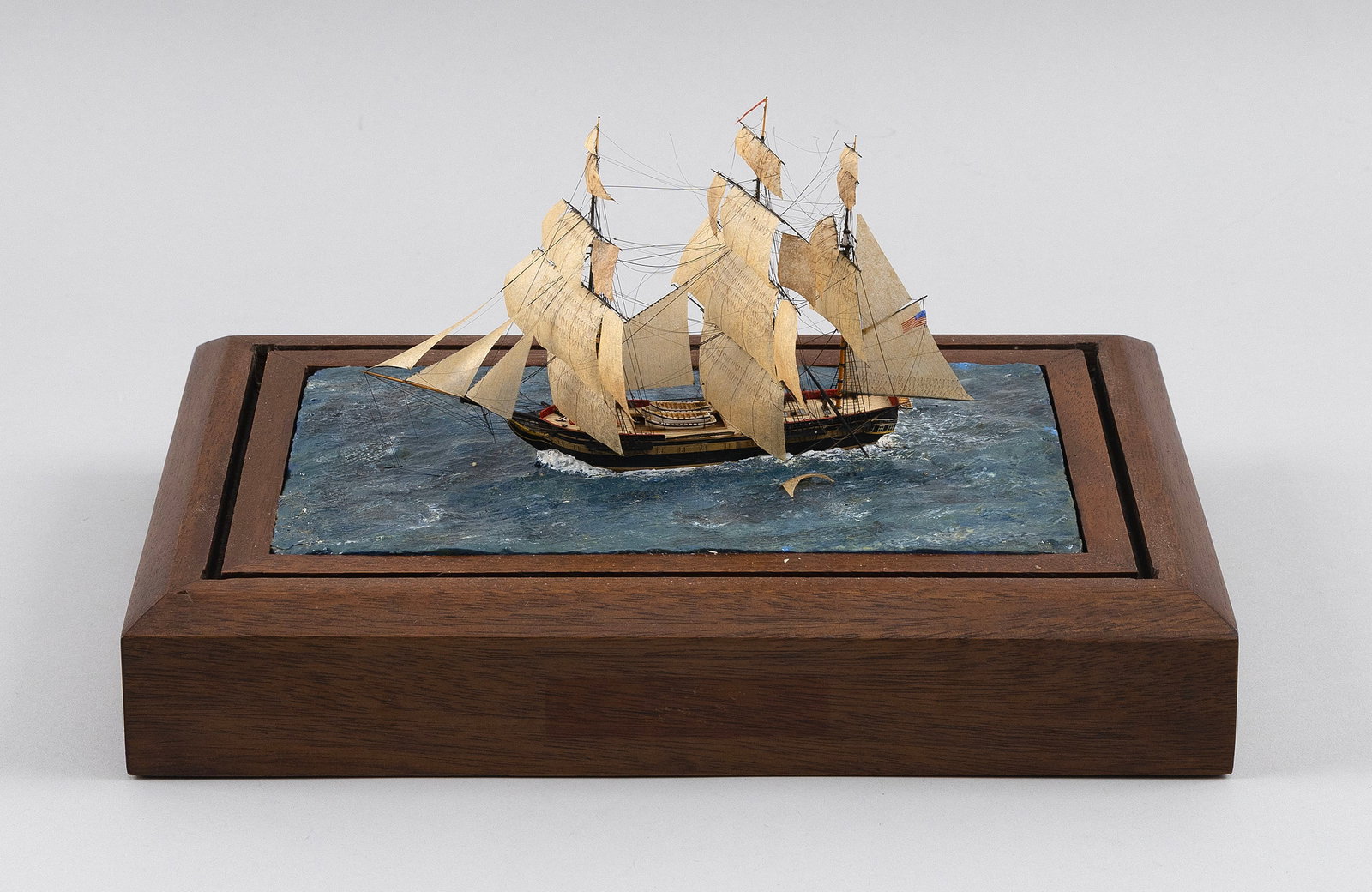 CASED MODEL OF THE "U.S.S. PRESIDENT 1799" 20th Century Case height 9.5". Length 9.5". Width 11". (1 of 5)