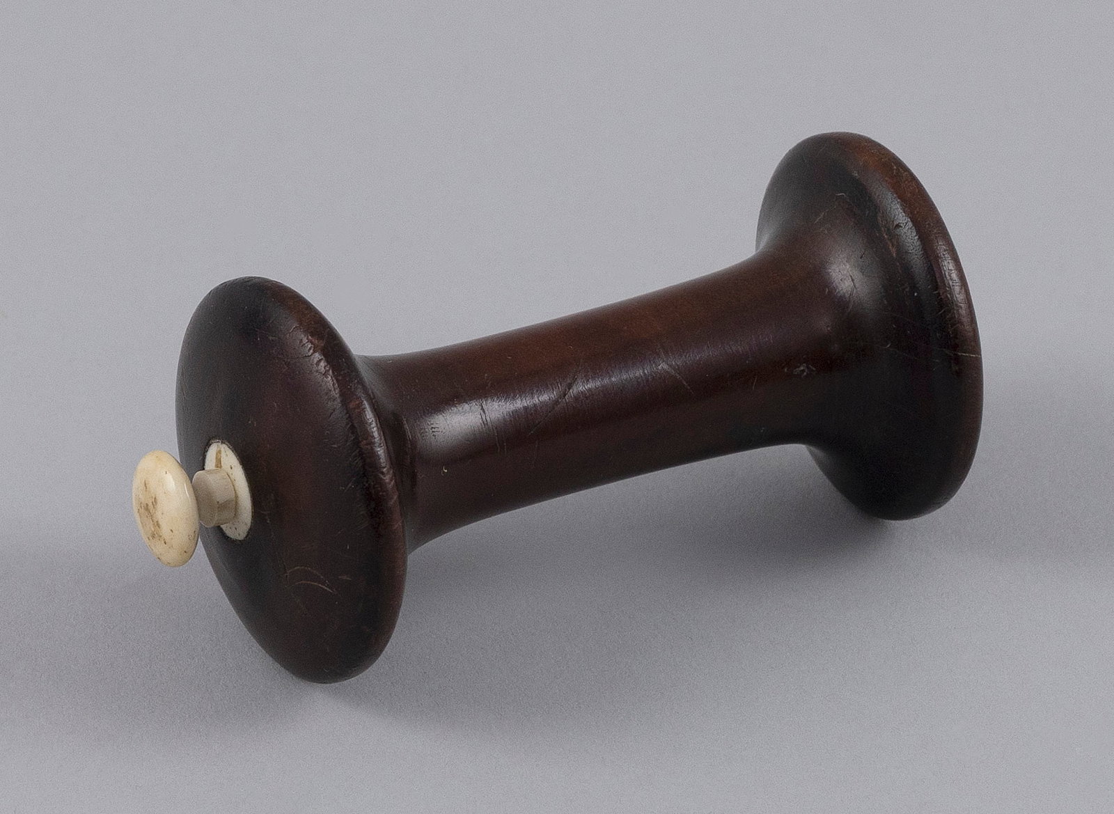 TURNED WOODEN SPOOL-FORM NEEDLE HOLDER 19th Century Length 4". (1 of 3)