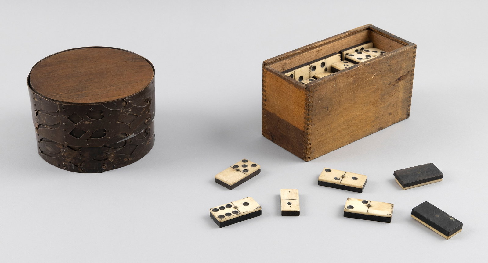 BALEEN DITTY BOX AND BOX OF DOMINOES 19th Century Ditty box height 4". Diameter 5.75". (1 of 3)