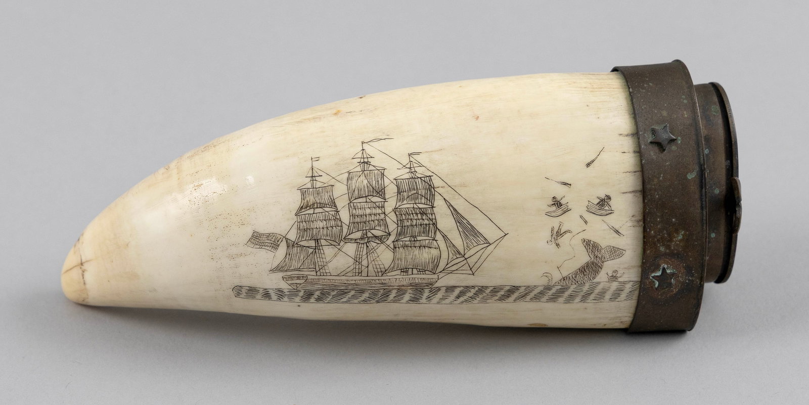 ENGRAVED WHALE'S TOOTH WITH WHALING SCENES Early 20th Century Length 5.25". (1 of 5)