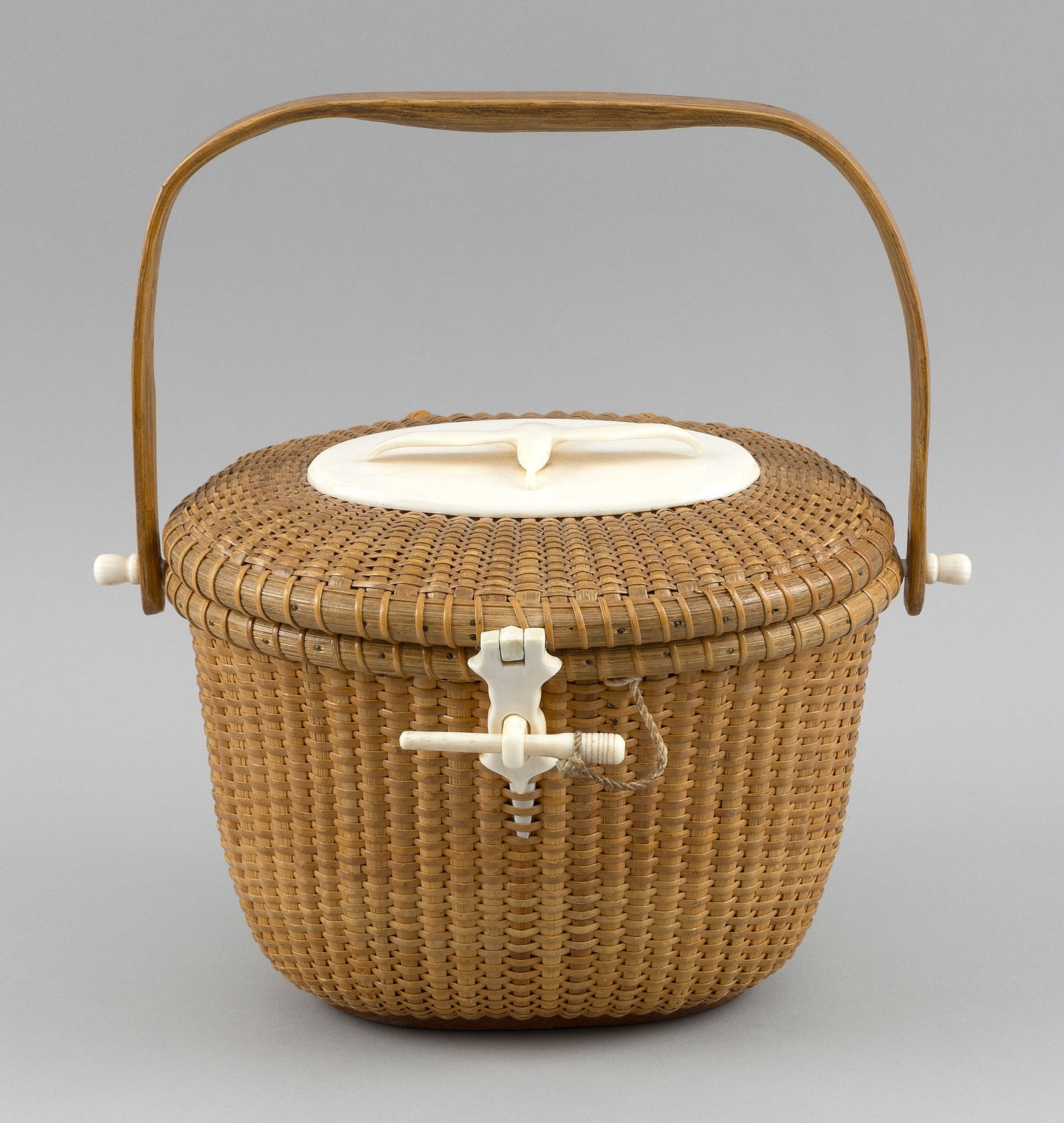 JOSE FORMOSO REYES NANTUCKET FRIENDSHIP BASKET PURSE Nantucket, Massachusetts, 1902-1980 Height 7". (1 of 7)