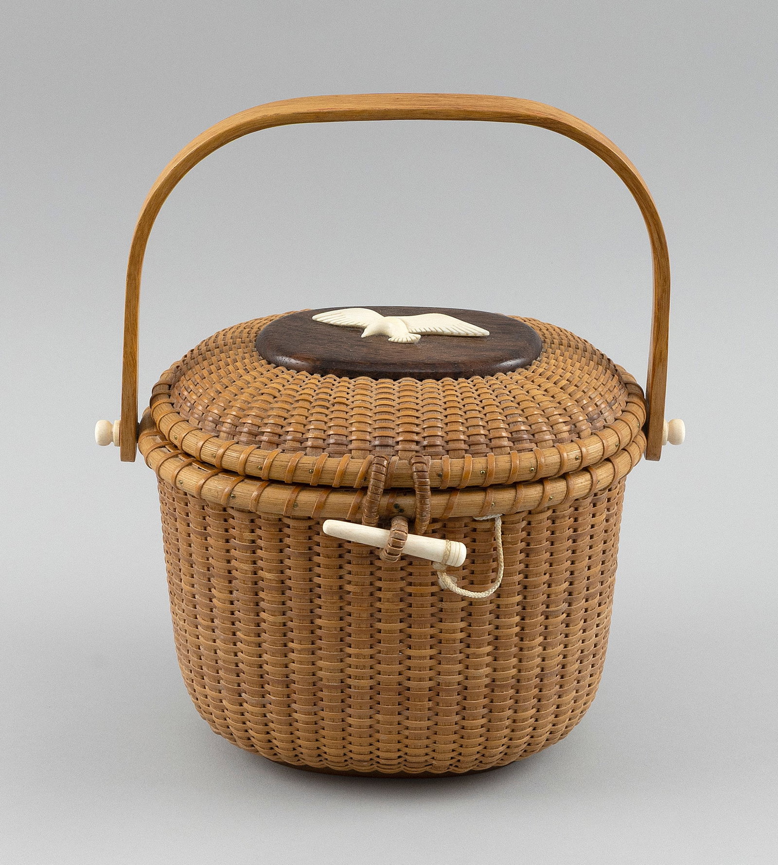 STANLEY M. ROOP NANTUCKET FRIENDSHIP BASKET PURSE Nantucket, Massachusetts, 20th Century Height 7". (1 of 7)