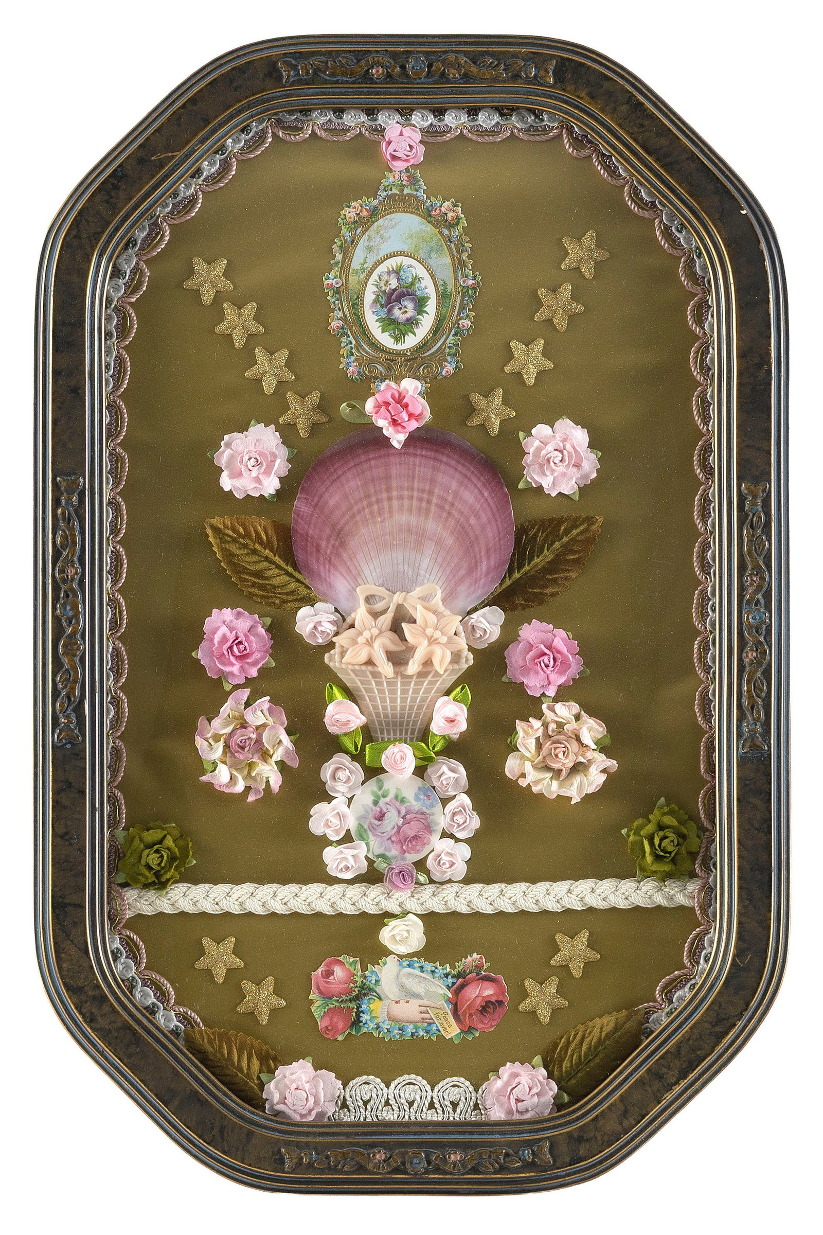 CONTEMPORARY SAILOR'S VALENTINE BY LYNDA SUSAN HENNIGAN Connecticut, 1951-2025 17.5" x 11.25". (1 of 1)