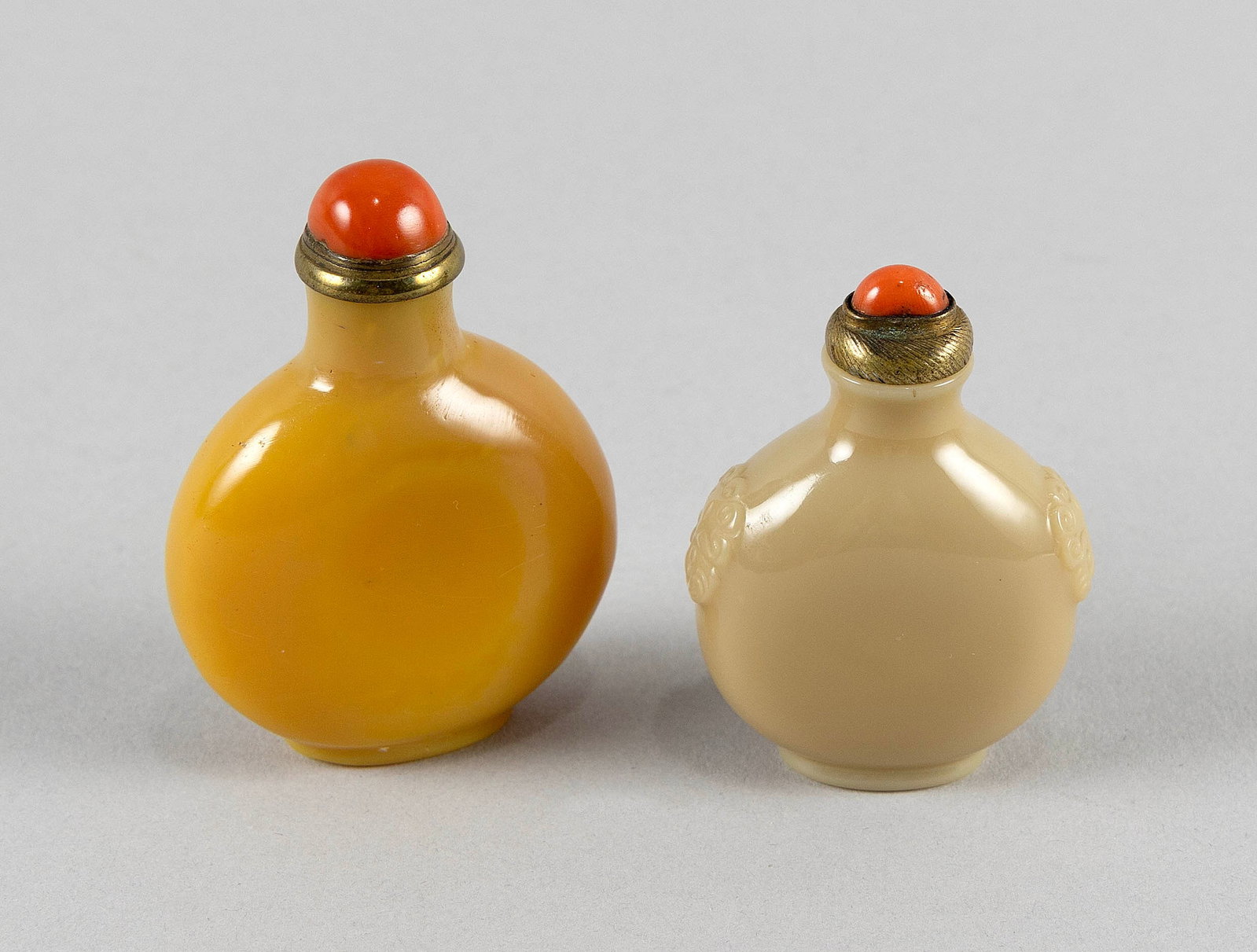 TWO CHINESE GLASS SNUFF BOTTLES 19th/20th Century (1 of 3)