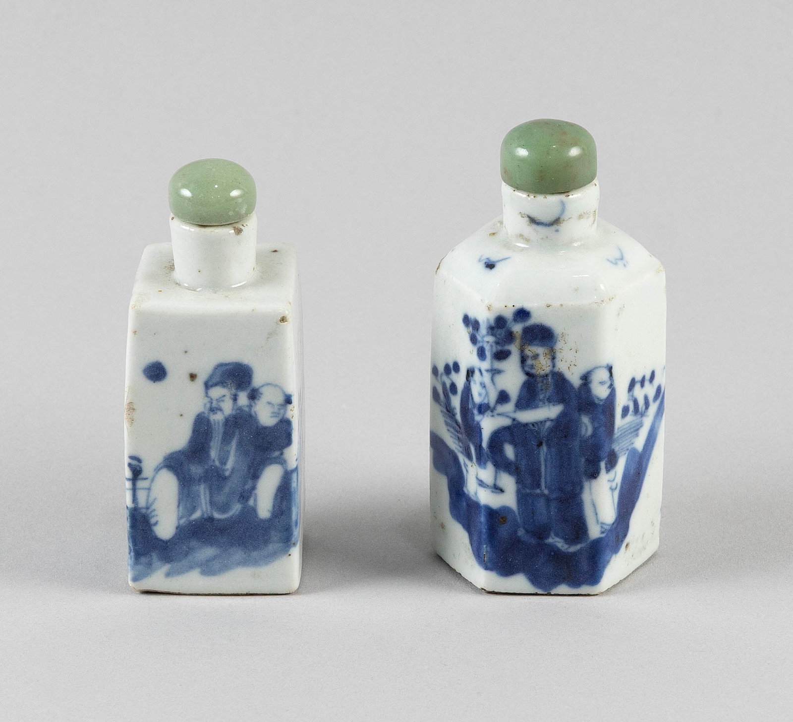 TWO CHINESE OVERSIZED BLUE AND WHITE PORCELAIN SNUFF BOTTLES 19th Century (1 of 5)