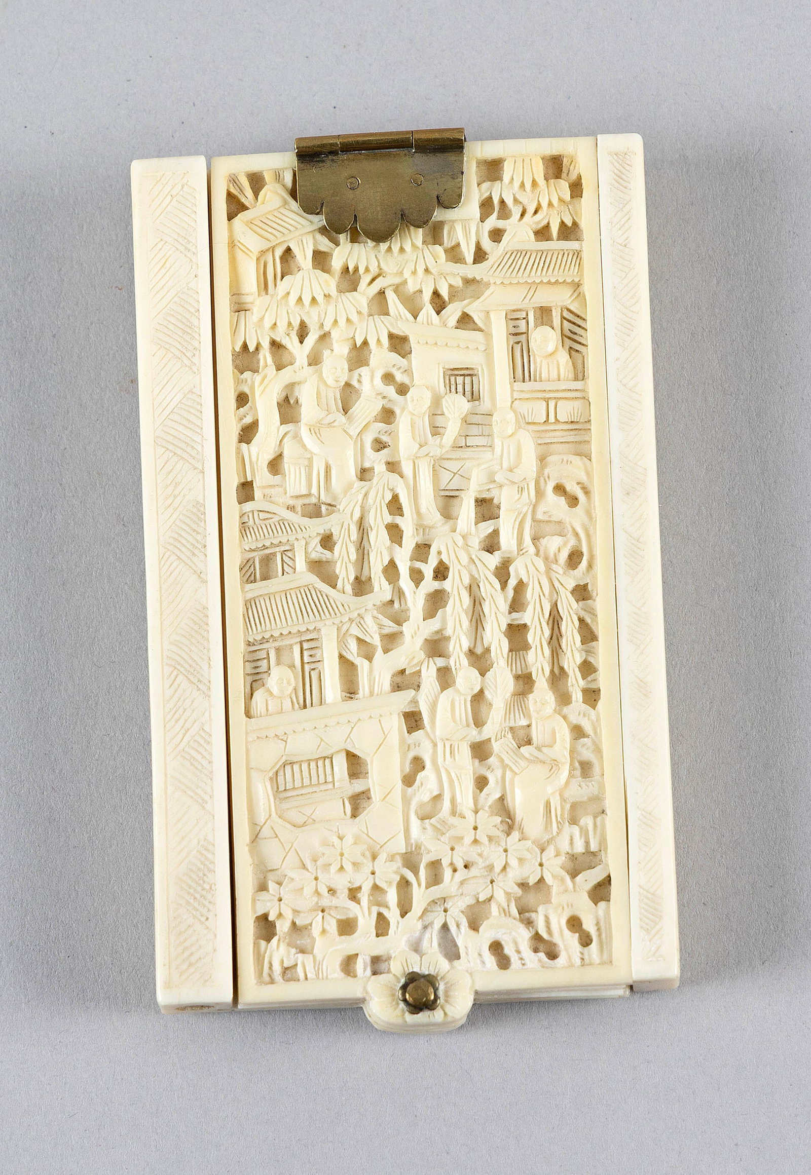 CHINESE CARVED IVORY CARD CASE WITH INTERIOR MEMO PAGES 19th Century Length 3.5". (1 of 3)