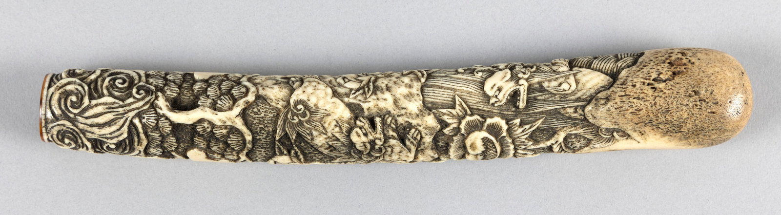 JAPANESE CARVED STAGHORN KISERUZUTSU Length 8". (1 of 2)