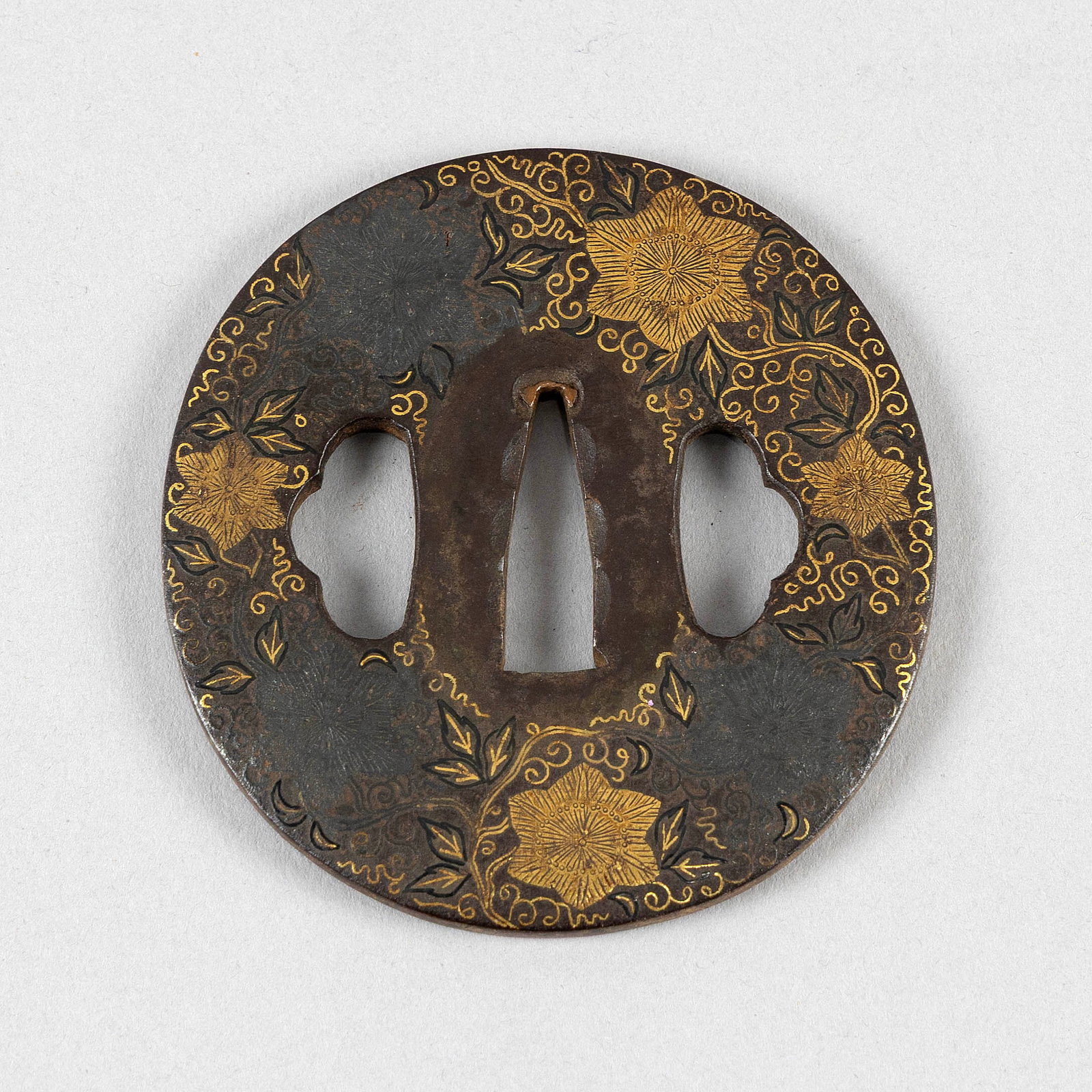 JAPANESE IRON MARU GATA TSUBA Edo Period Length 3". (1 of 2)