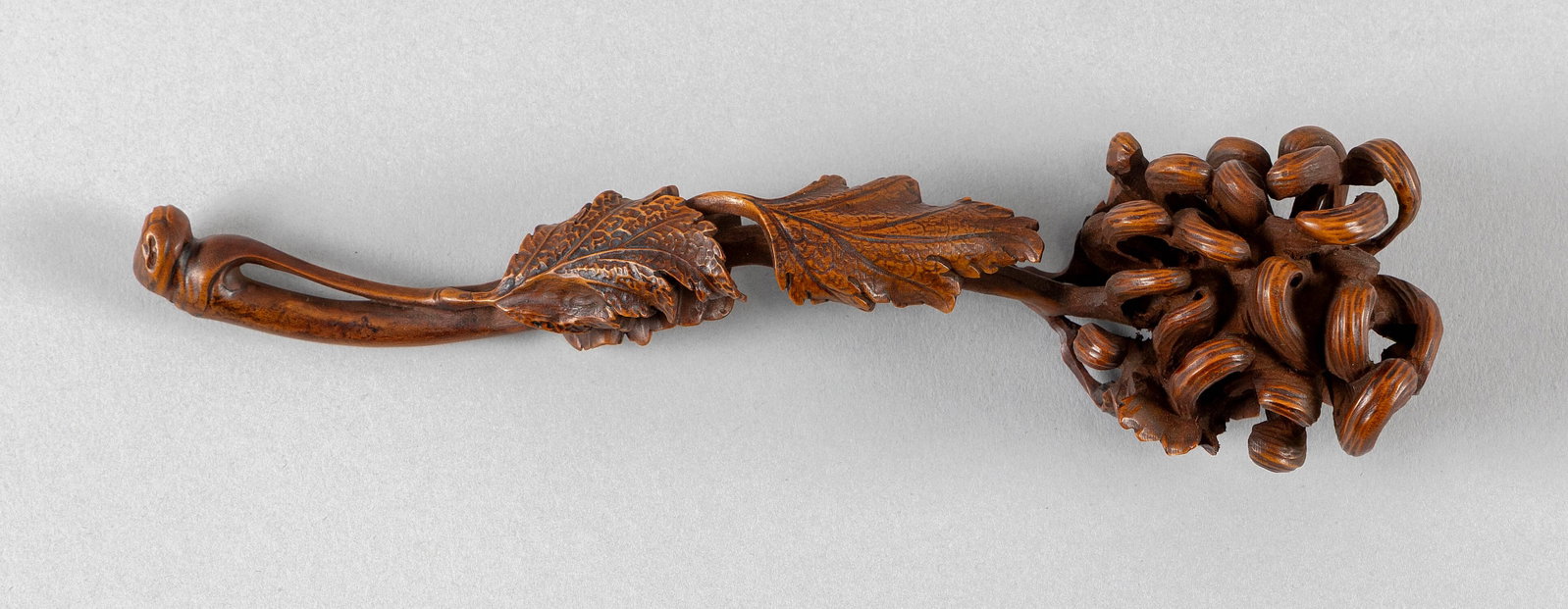 CHINESE CARVED WOODEN RUYI SCEPTER 20th Century Length 8". (1 of 3)