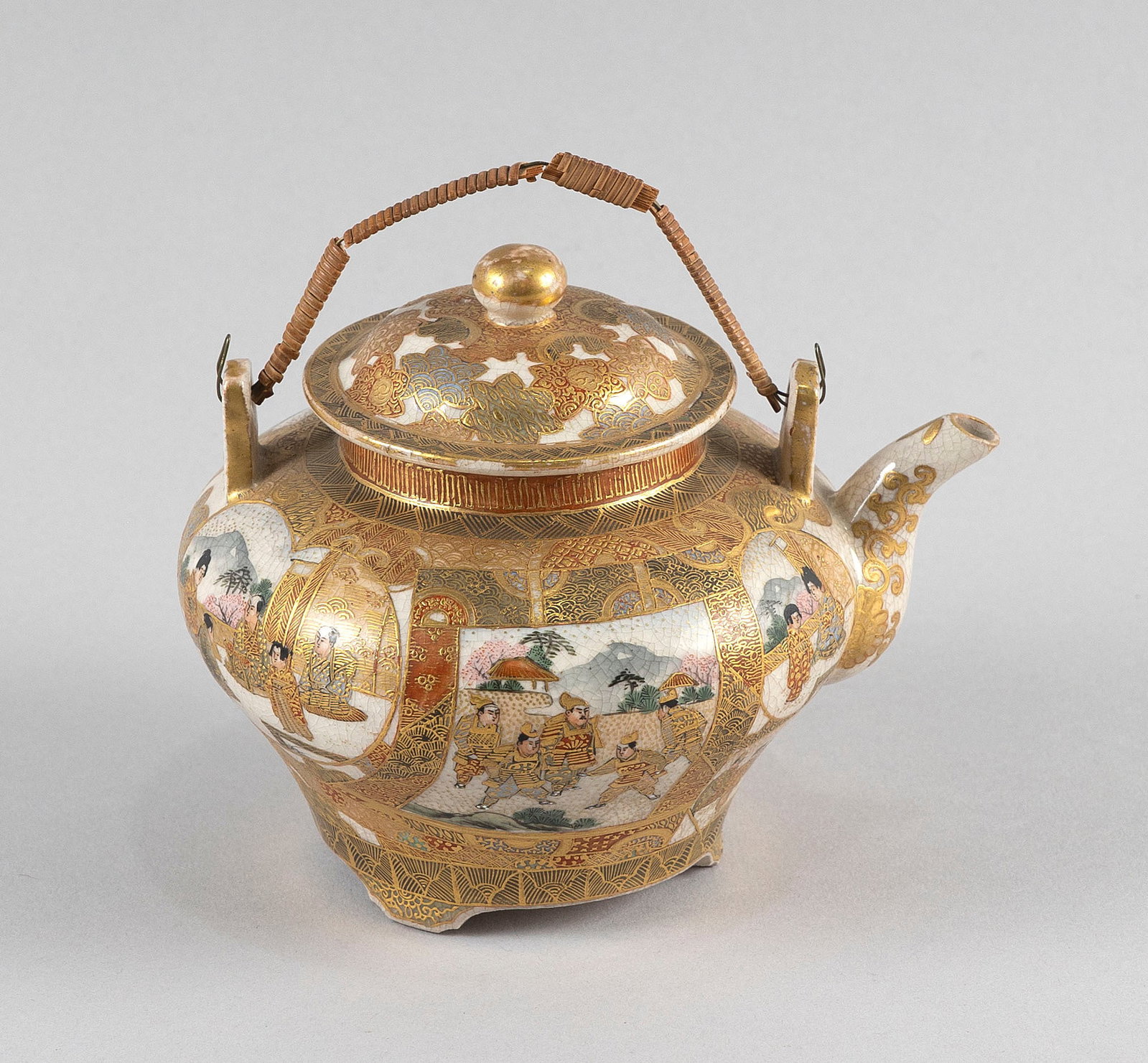 JAPANESE SATSUMA PORCELAIN TEAPOT Height 5". (1 of 5)