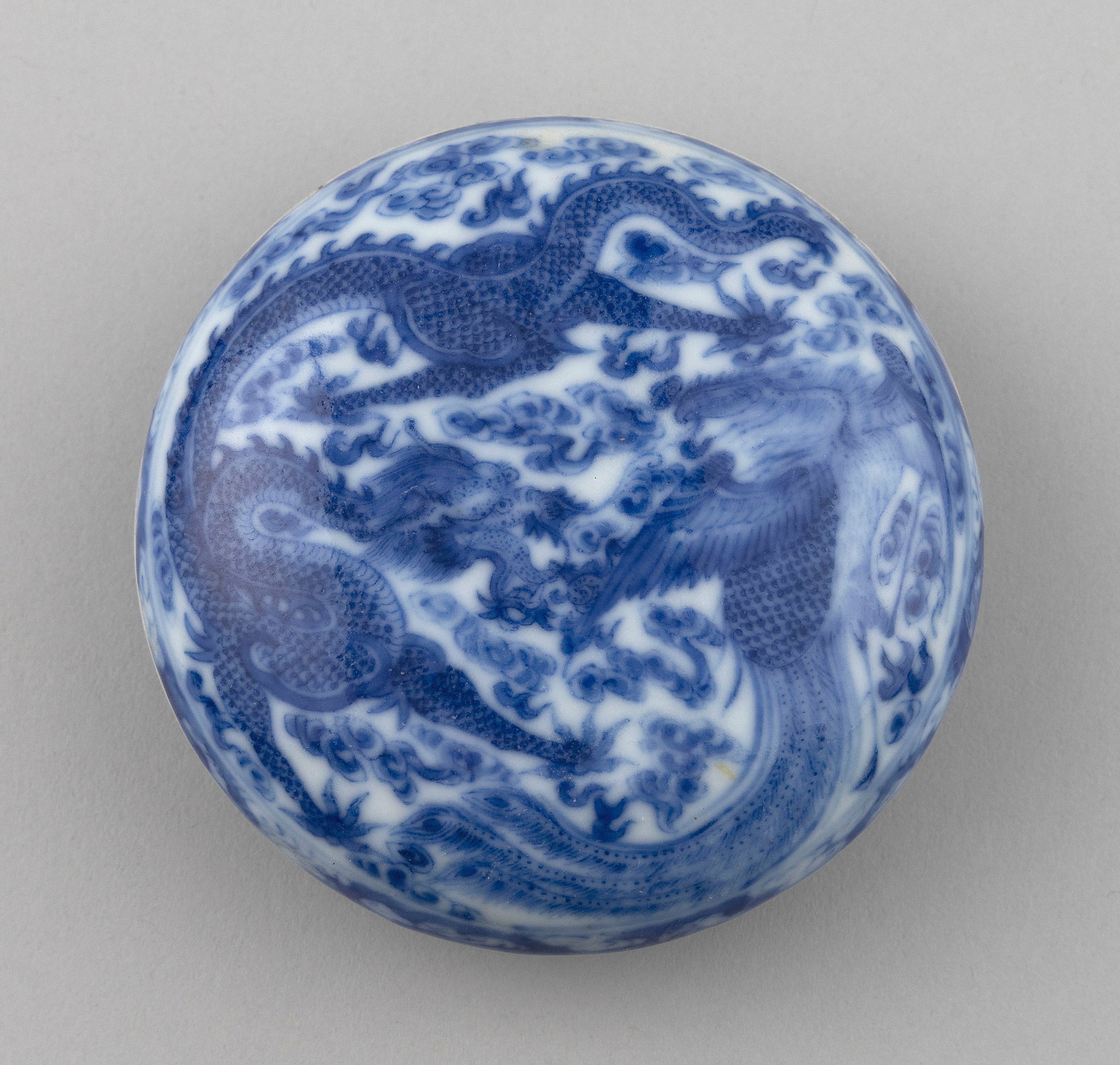 CHINESE BLUE AND WHITE PORCELAIN SEAL PASTE BOX Late 19th/Early 20th Century Diameter 3.5". (1 of 4)