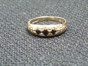 2 Victorian 9ct Rings - Sapphire ' Garnet - 4