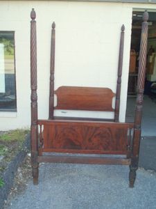 American Federal Period Four Post Bed w/Pineapple: Fine early 19th century Federal four poster bedstead. Reeded turned posts. All original including 4 carved pineapple finials. Missing bed bolts. Posts 89" w/out finials, 95.5"w/finials. 53"w