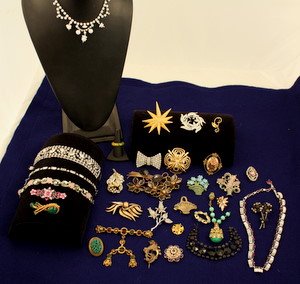 Vintage Costume Jewelry: Bogoff Paste Deco Signed: Large lot of vintage costume jewelry including: Bogoff rhinestone necklace, Jet, Rhinestones, bakelite ring. Approx 32 pieces