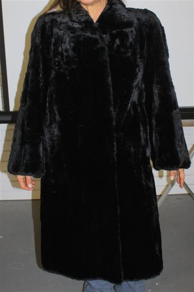 3/4 Length Black Sheared Beaver: length:43" width:18" arm length:25.5