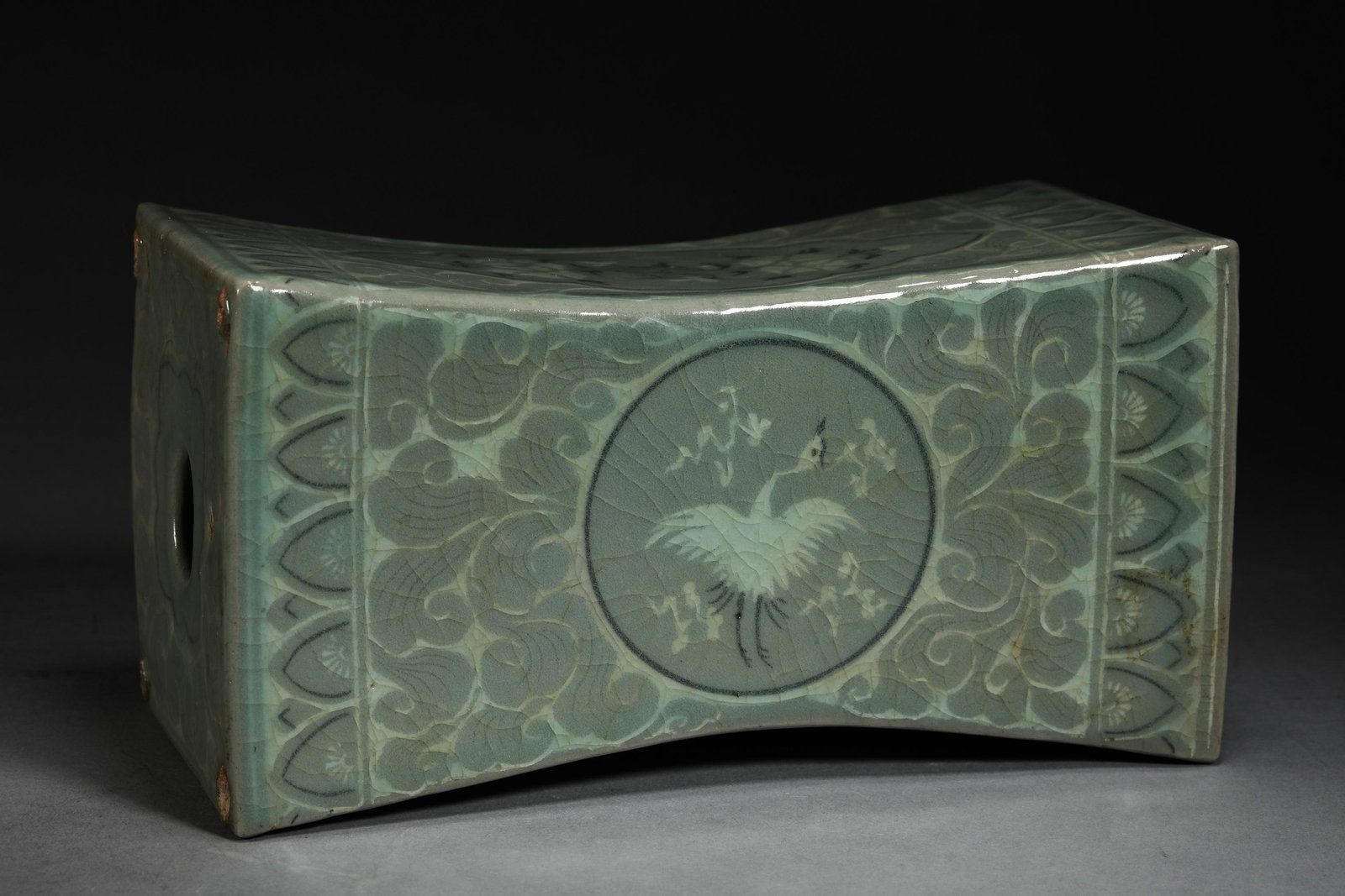 Celadon pillow of Song Dynasty (1 of 8)