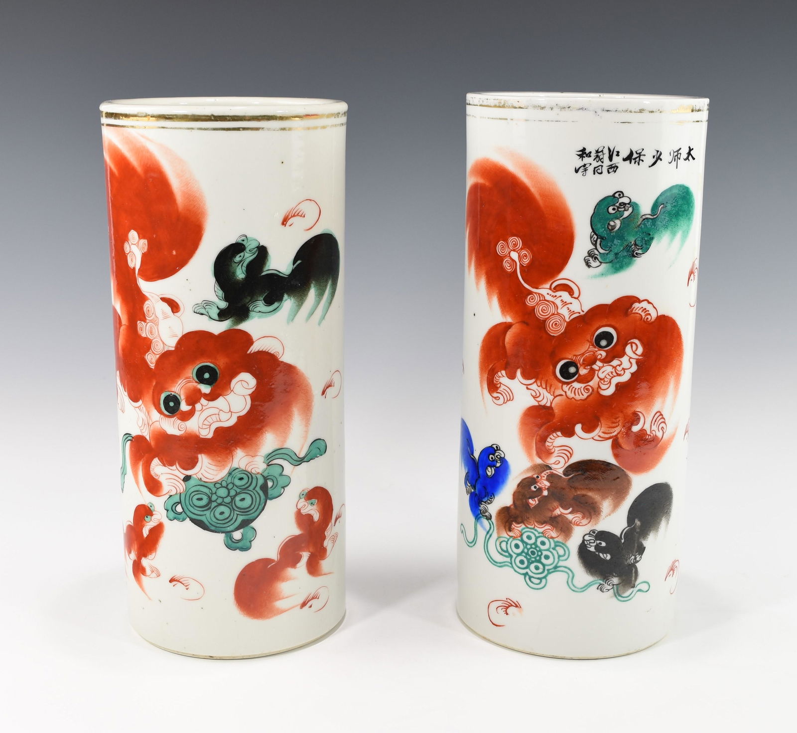 A PAIR OF FAMILLE ROSE AND IRON-RED DECORATED HATSTAND (1 of 8)