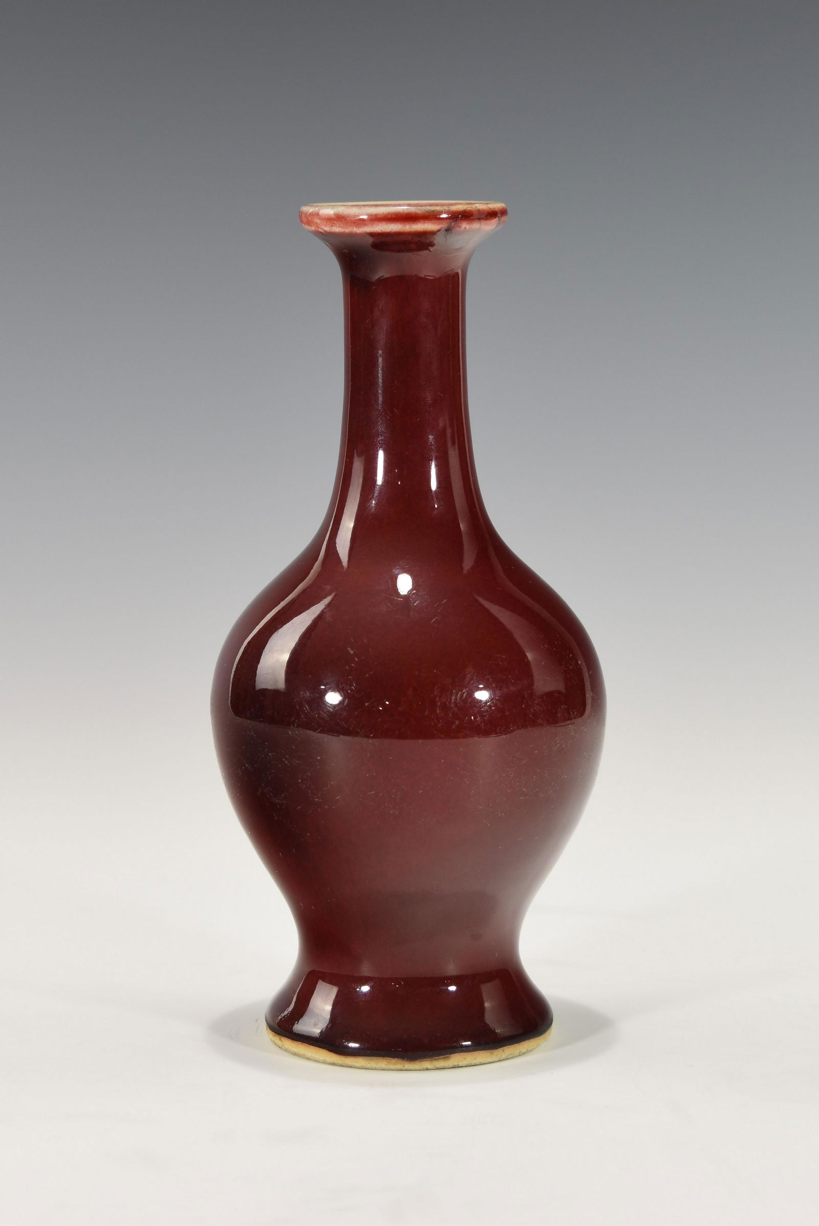 A CHINESE OX-BLOOD RED VASE, QING DYNASTY (1644 - 1912) (1 of 8)