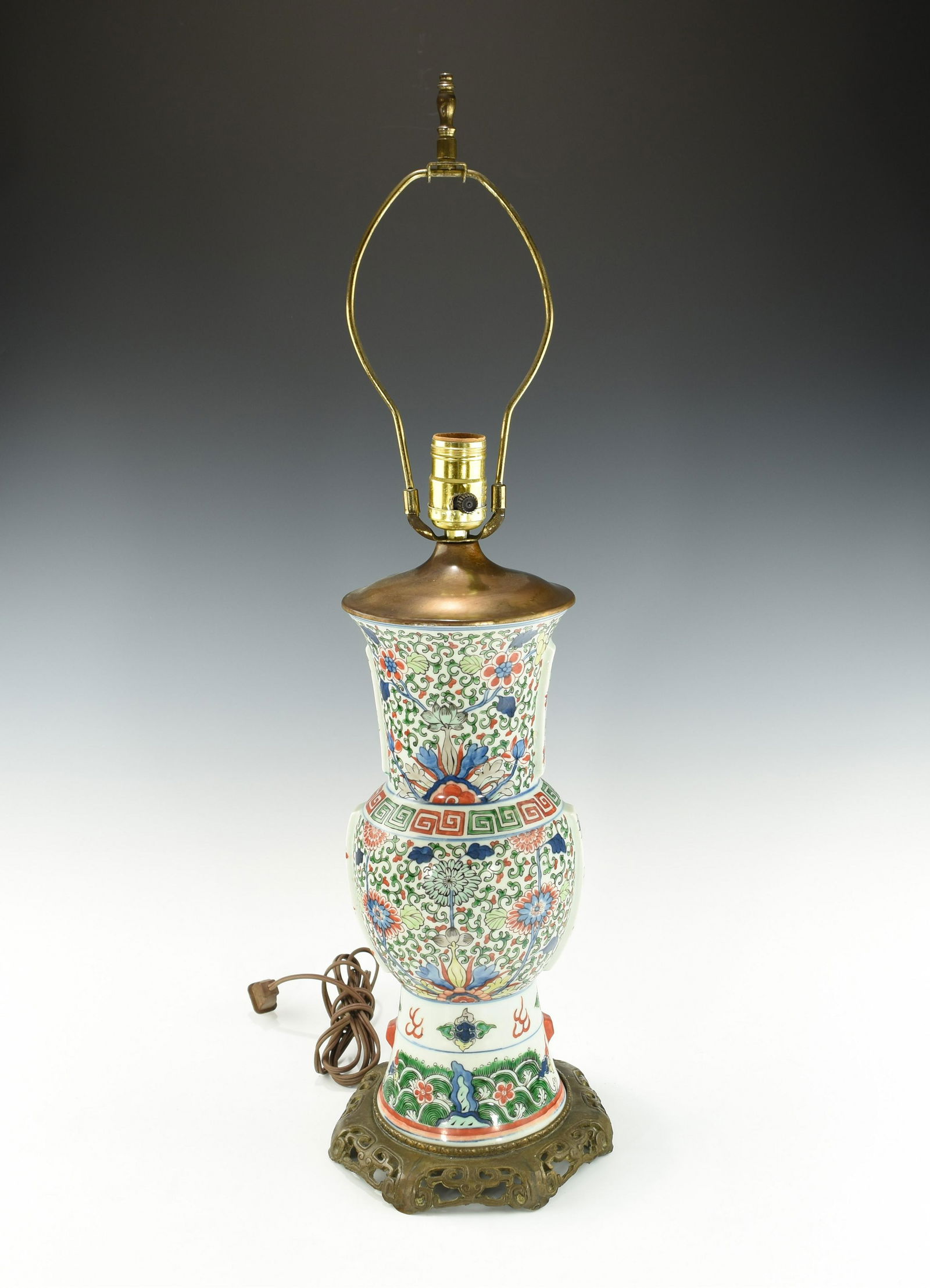 A CHINESE FAMILLE VERTE VASE CONVERTED LAMP (1 of 9)