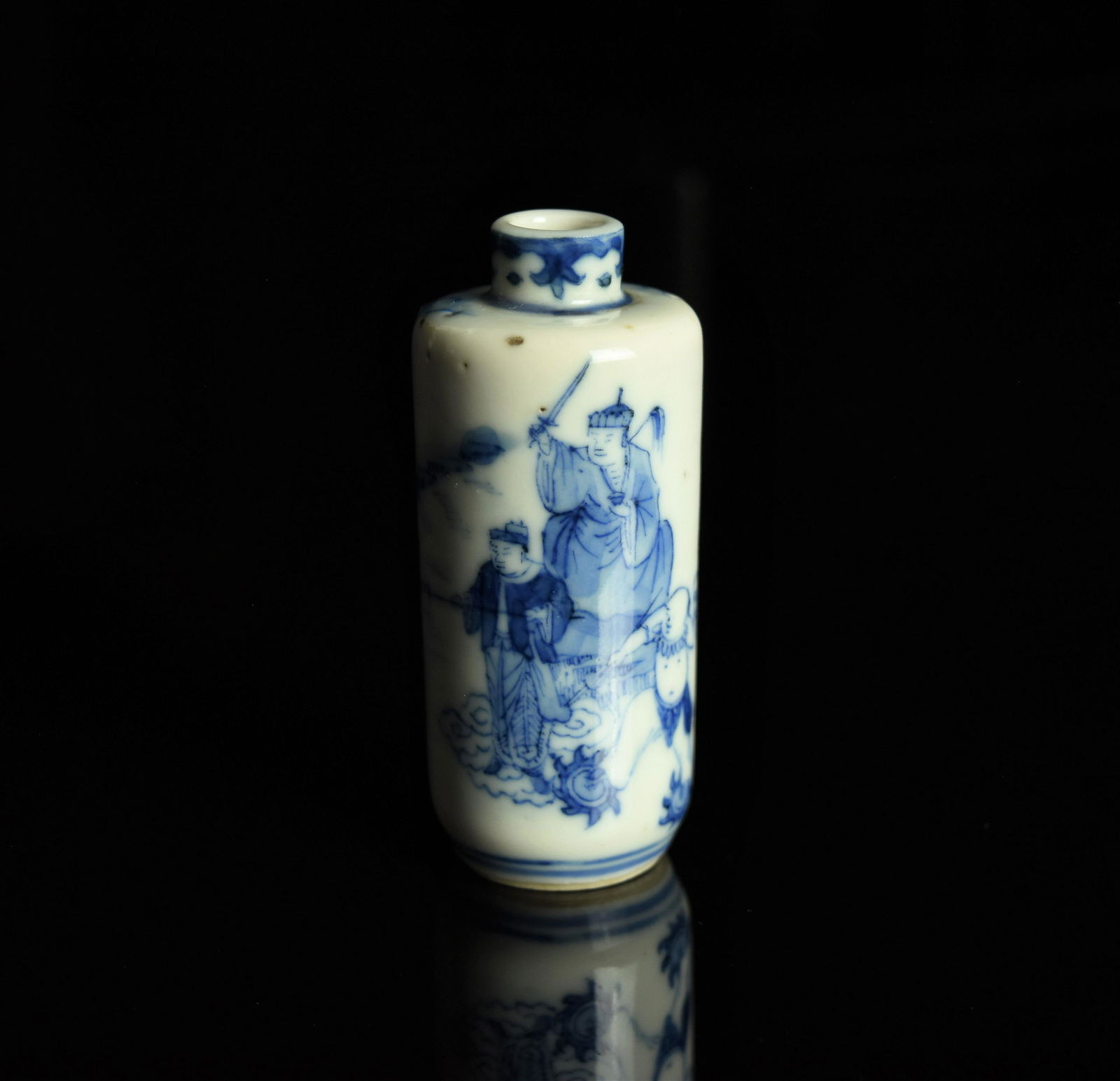ONE CHINESE BLUE AND WHITE PORCELAIN SNUFF BOTTLE (1 of 7)