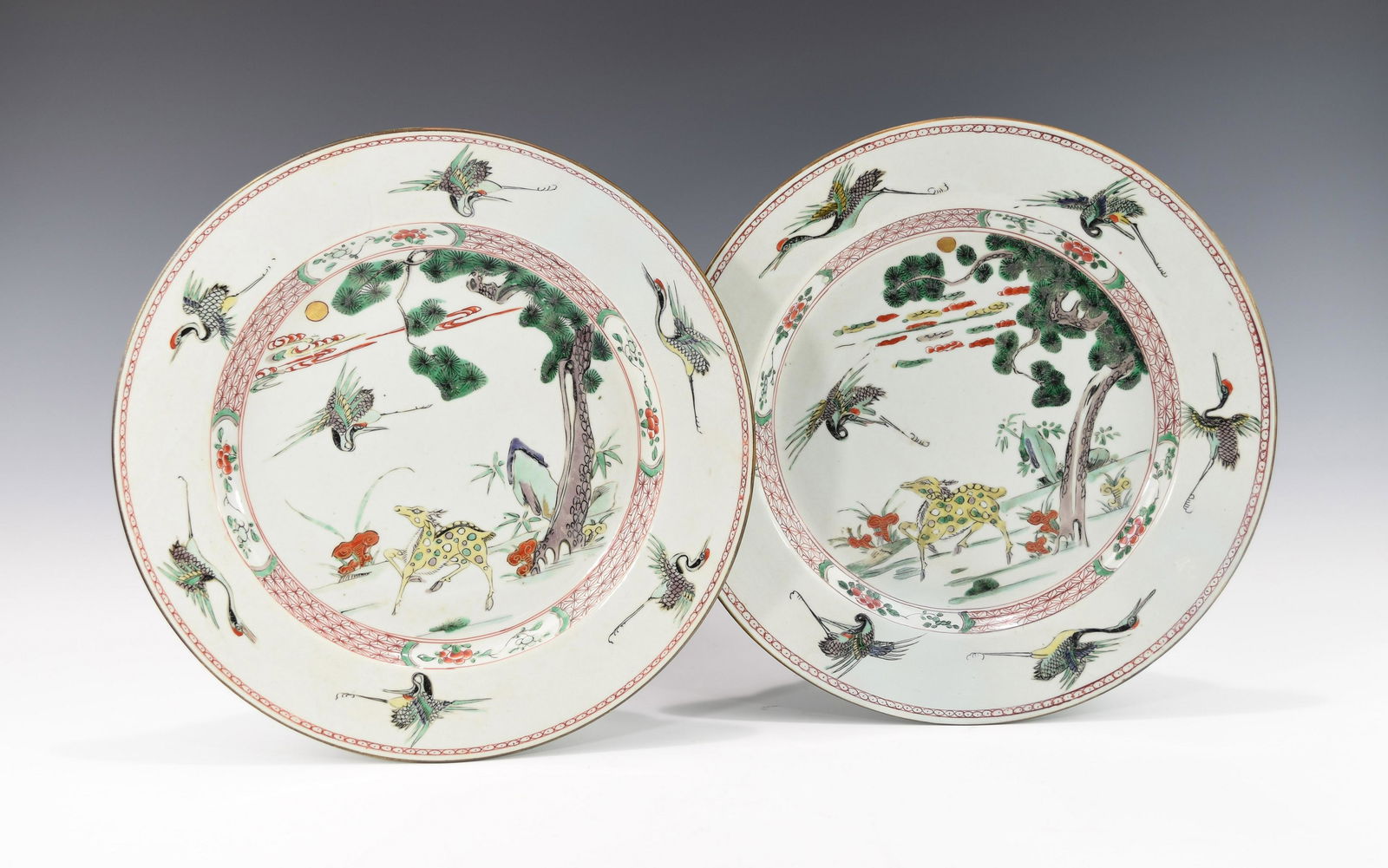 A PAIR OF CHINESE FAMILLE VERTE LARGE PLATES (1 of 17)