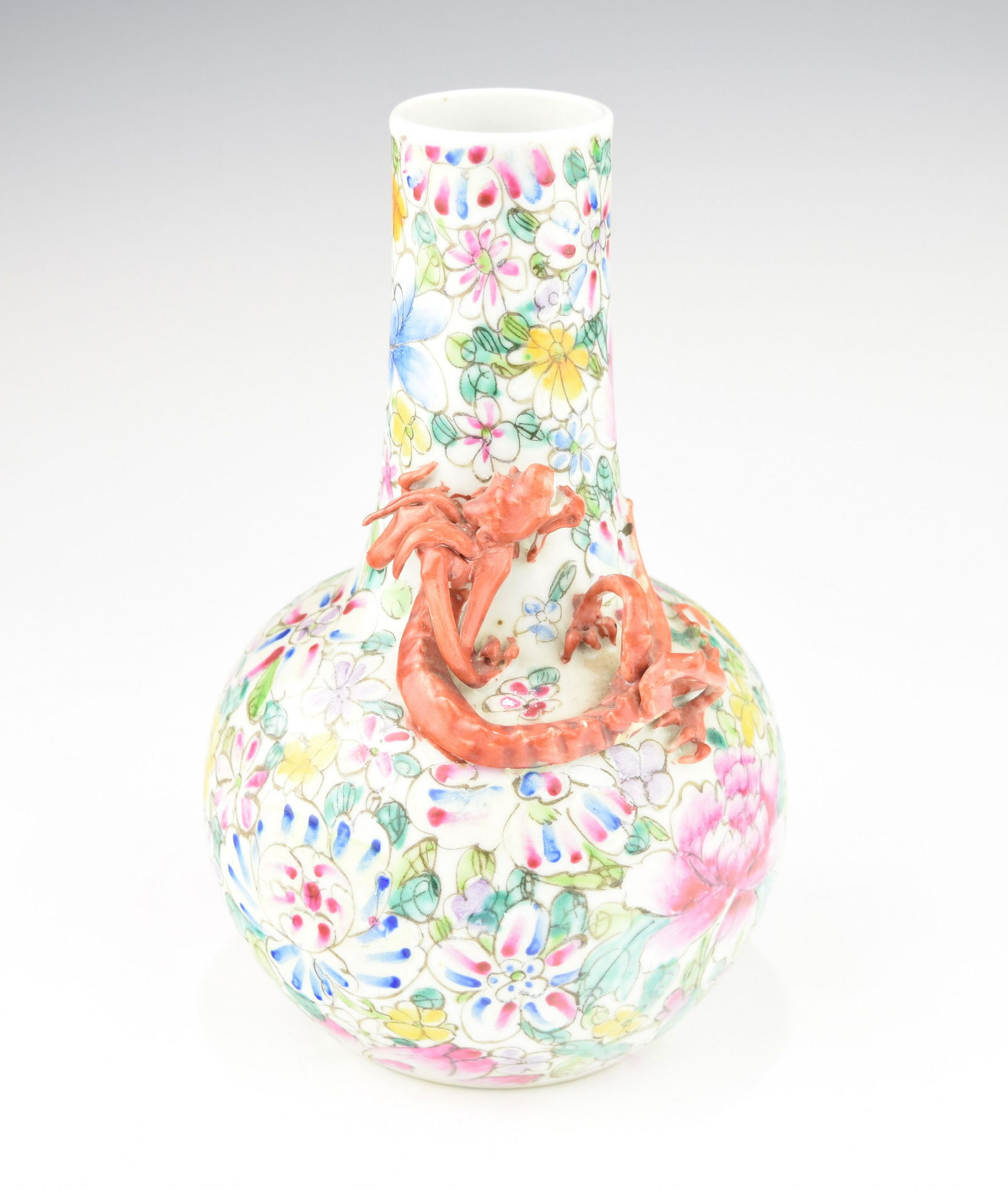 A 19TH CENTURY CHINESE FAMILLE ROSE MILLEFLEURS VASE (1 of 3)