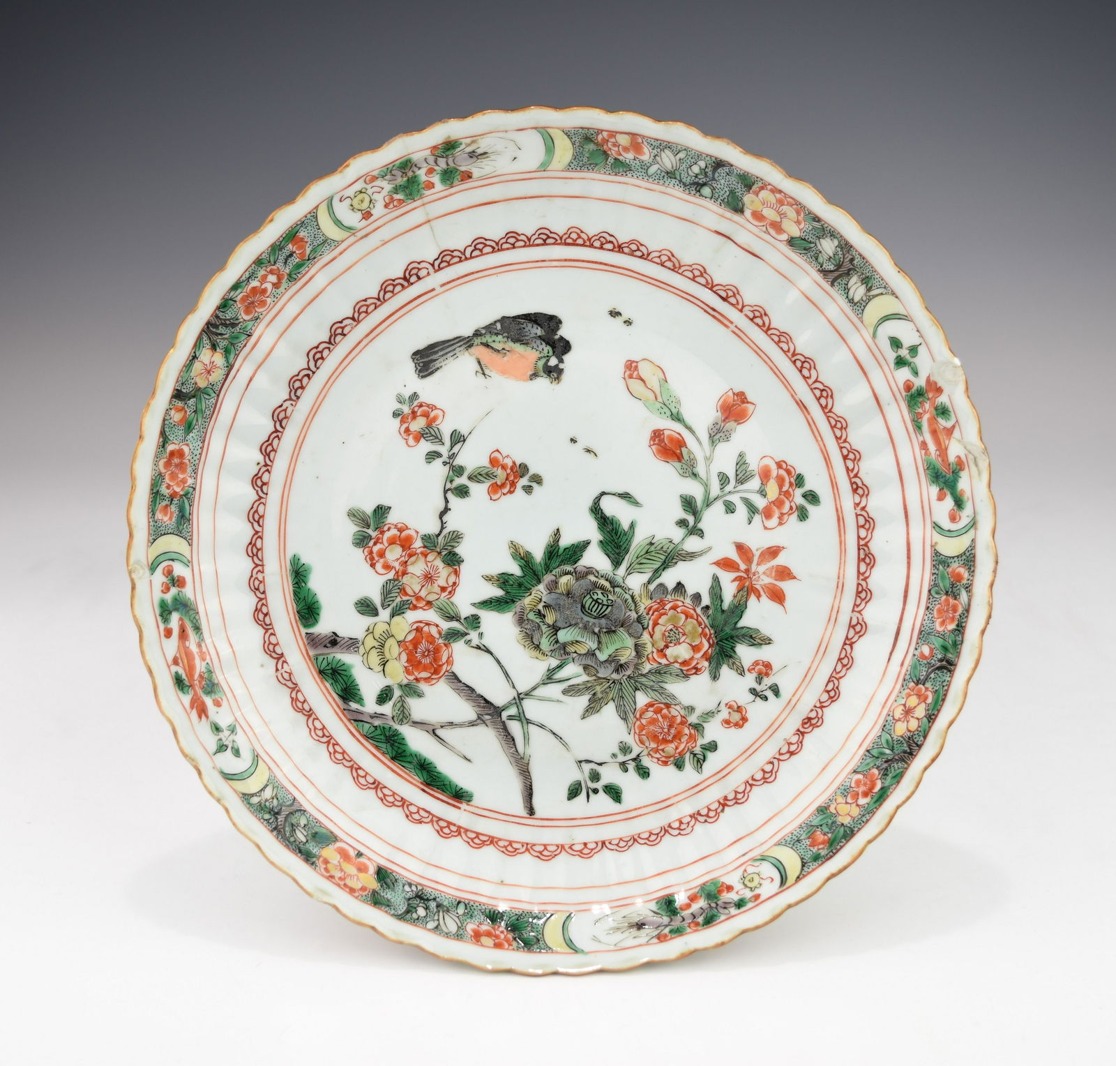 A LARGE KANGXI PERIOD FAMILLE VERTE FLUTED PLATE (1 of 6)