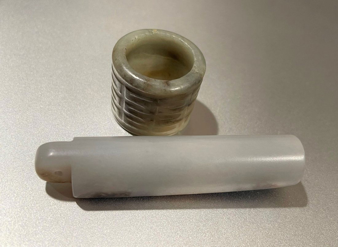 ONE QING DYNASTY ARCHER'S RING AND A HAT FEATHER HOLDER (1 of 7)