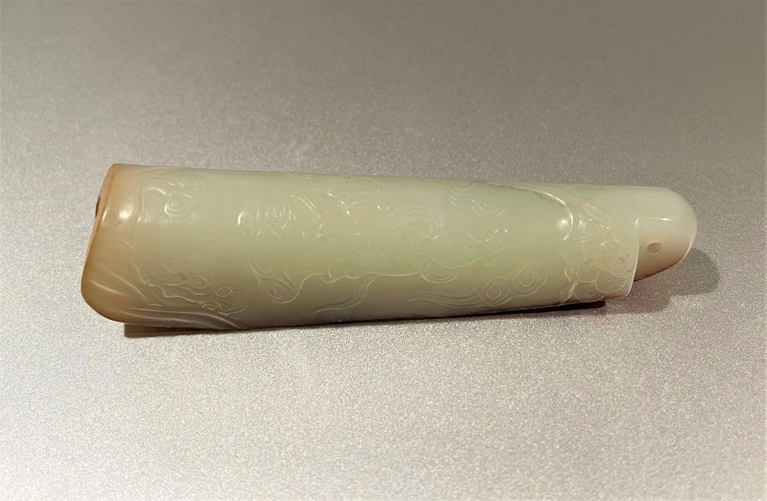 A CHINESE CARVED LIGHT CELADON JADE PENDANT (1 of 7)