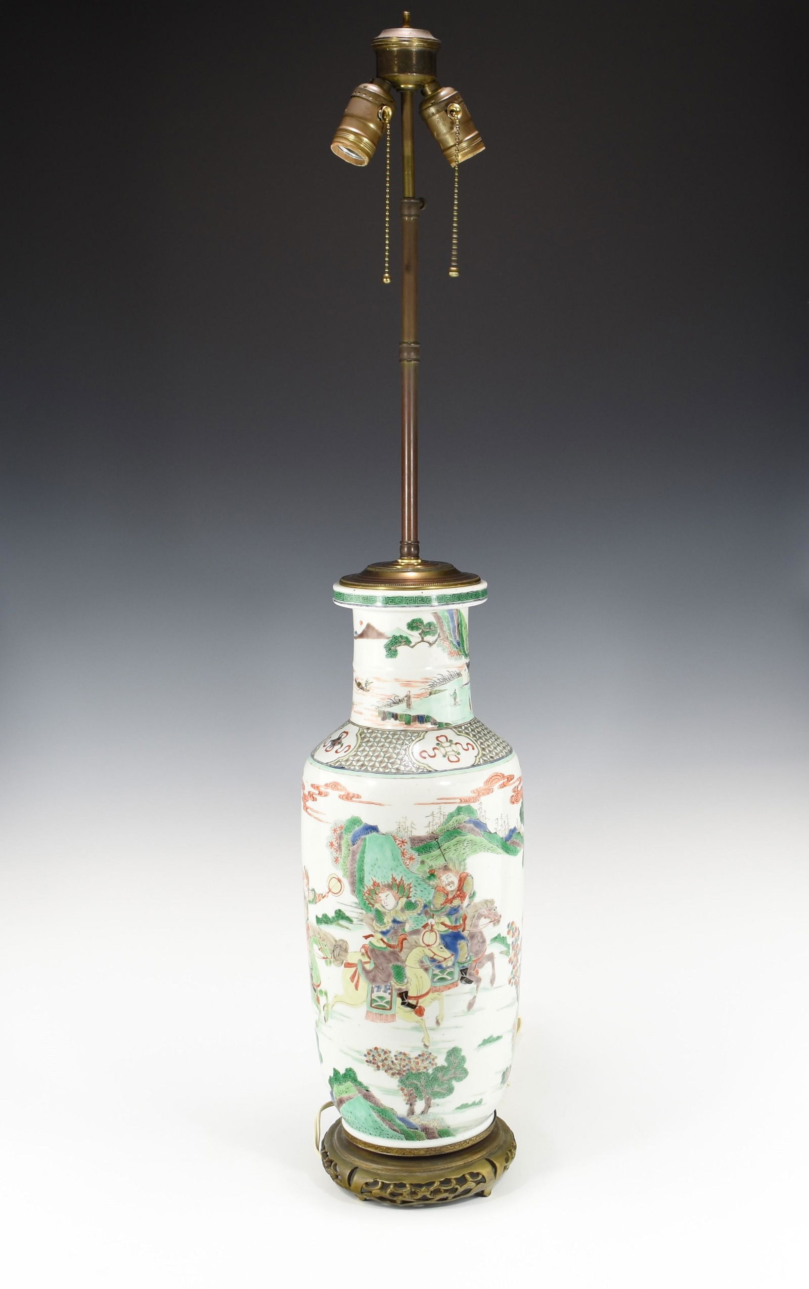 A QING DYNASTY FAMILLE ROSE ROULEAU VASE TABLE LAMP (1 of 16)