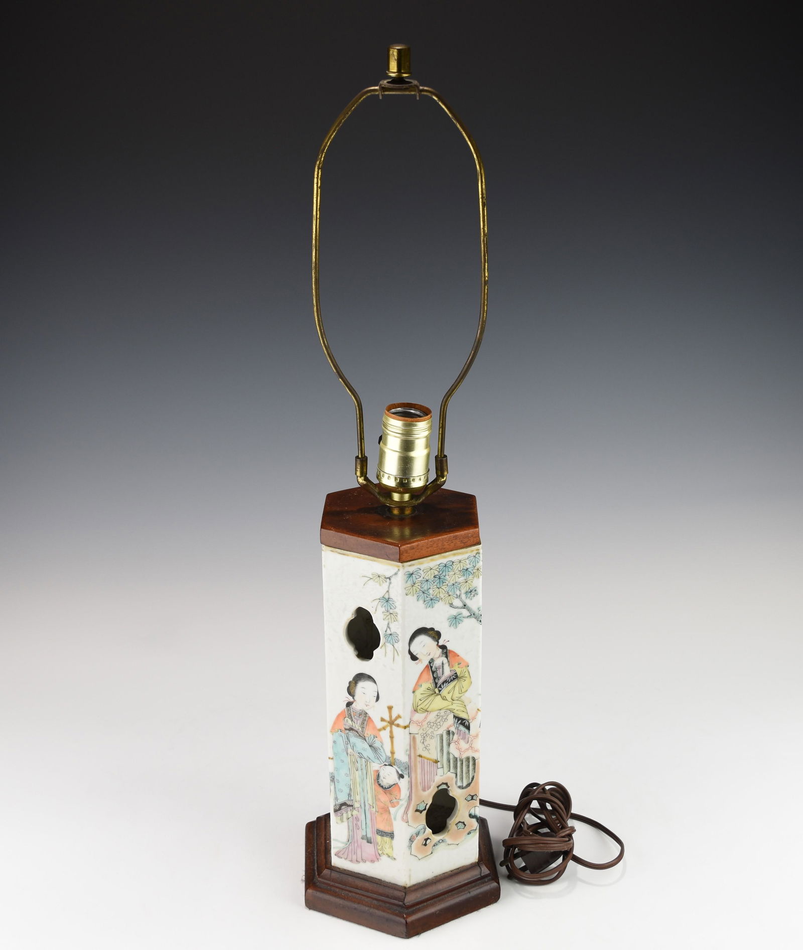 A CHINESE QING DYNASTY HAT STAND TABLE LAMP (1 of 10)