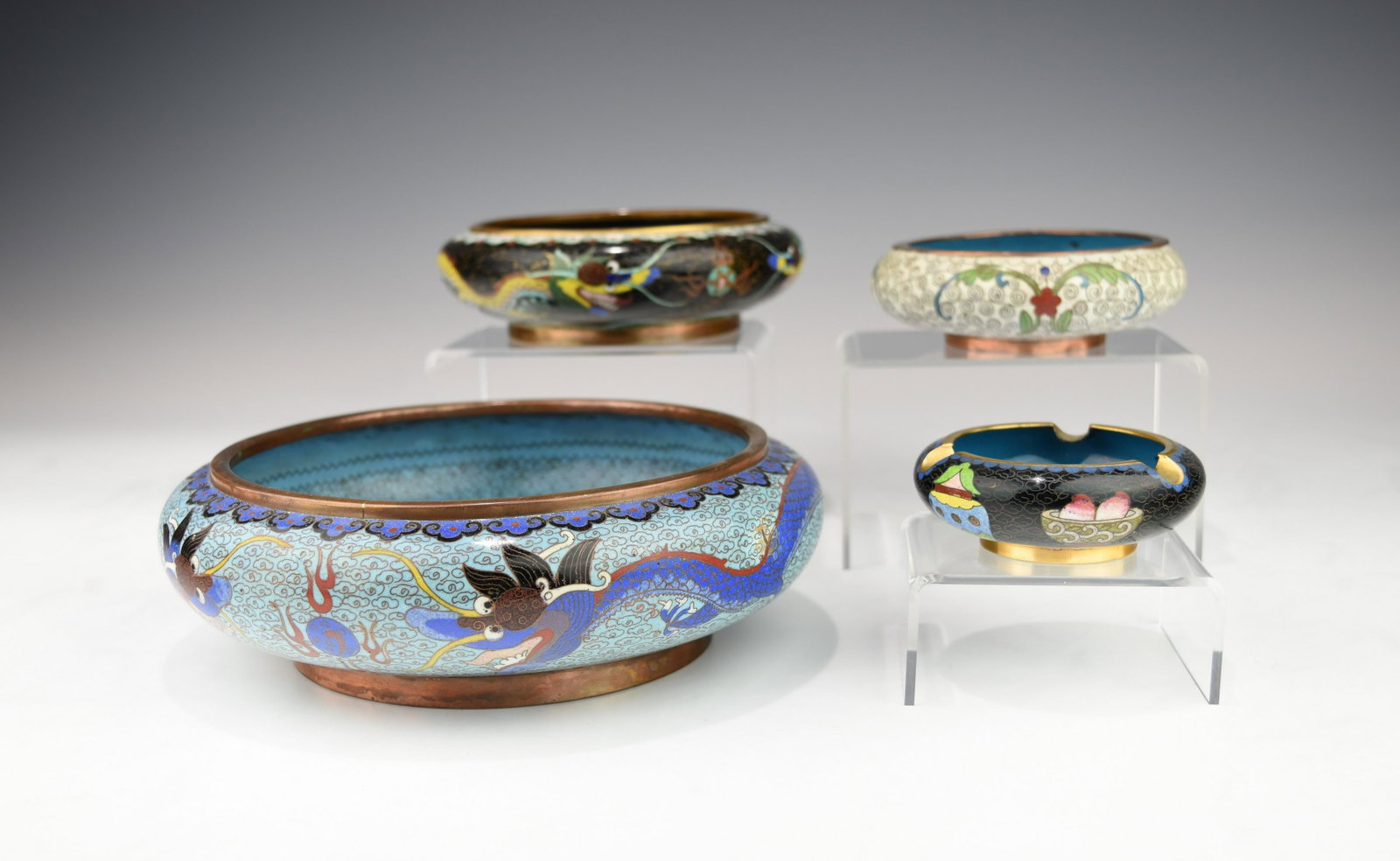 THREE CHINESE CLOISONNE WATER POTS AND AN ASH TRAY: 19TH century, the two rear pots have minor enamel losses as shown in the last photo, otherwise all in good condition. Diameter: 8 CM to 20.5 CM.