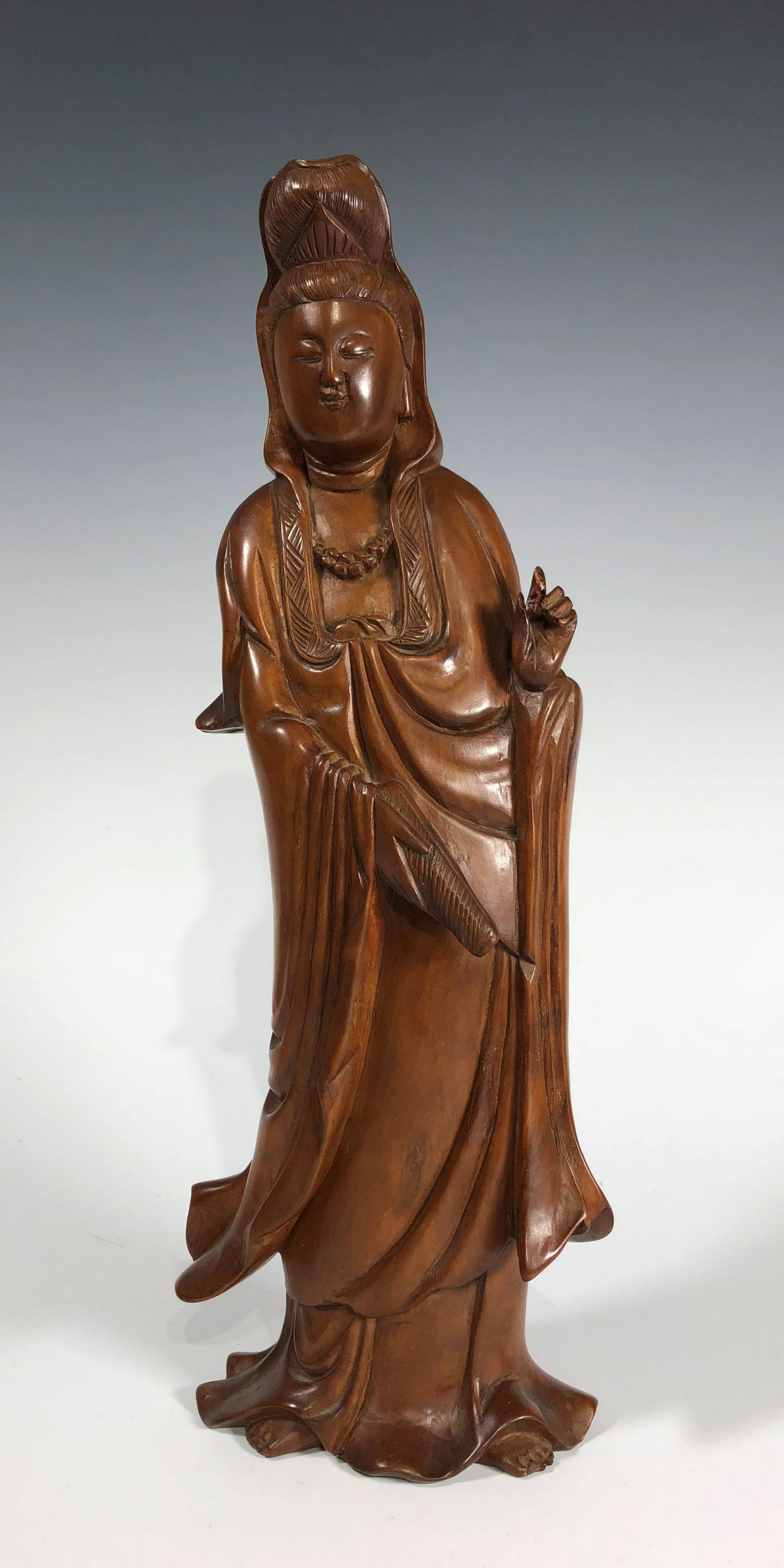 ONE 17/18TH CENTURY CHINESE BOXWOOD GUANYIN FIGURINE (1 of 11)