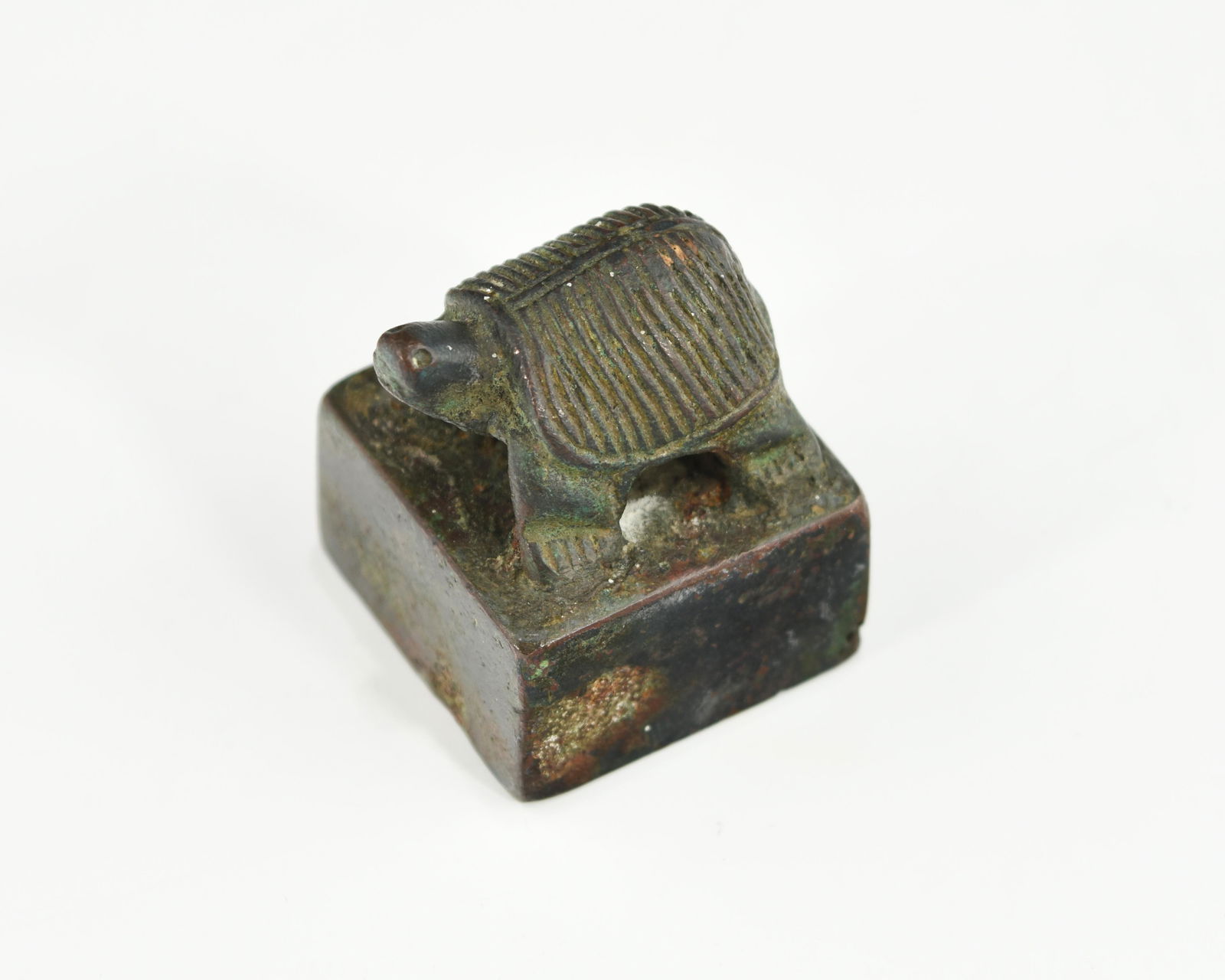 A HAN DYNASTY CHINESE TURTLE KNOB BRONZE SEAL (1 of 3)