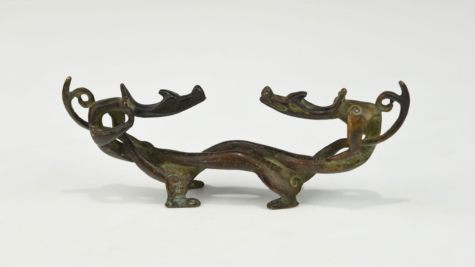 AN ANTIQUE CHINESE BRONZE CHILONG BRUSHREST (1 of 5)