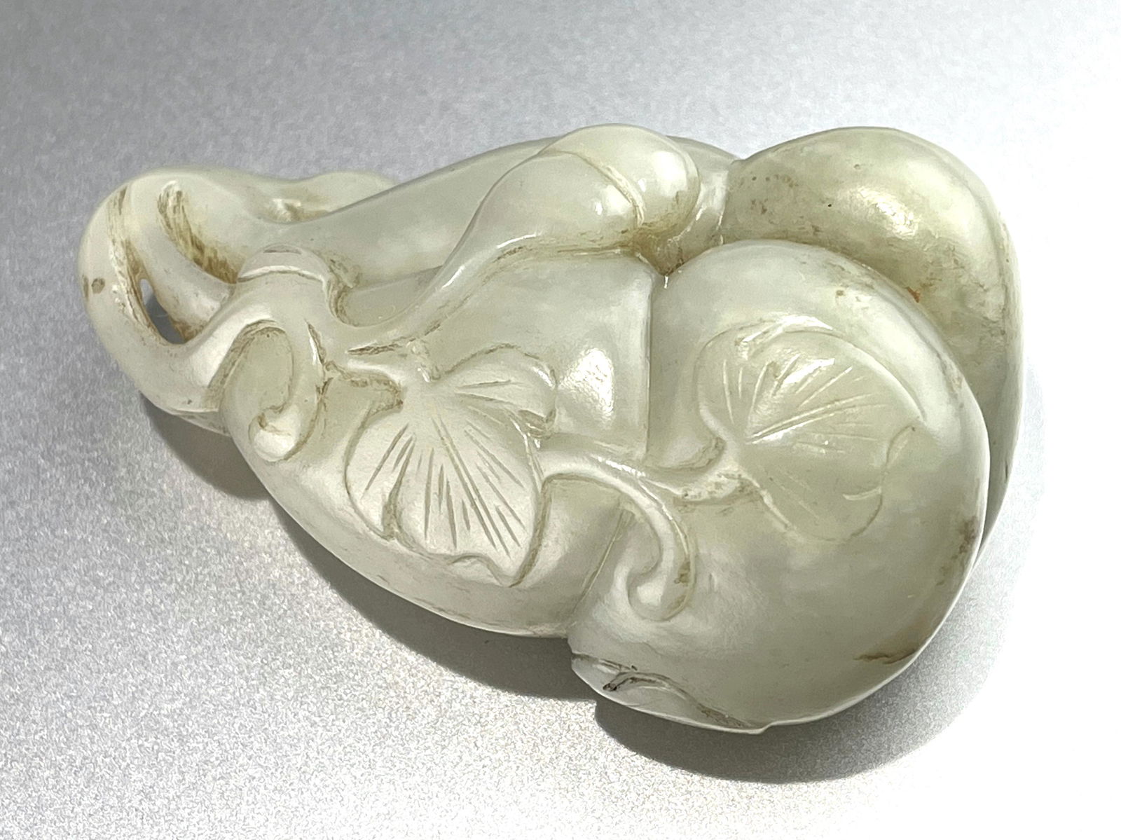 A 19/20TH CENTURY CHINESE PALE CELADON JADE GOURD (1 of 2)