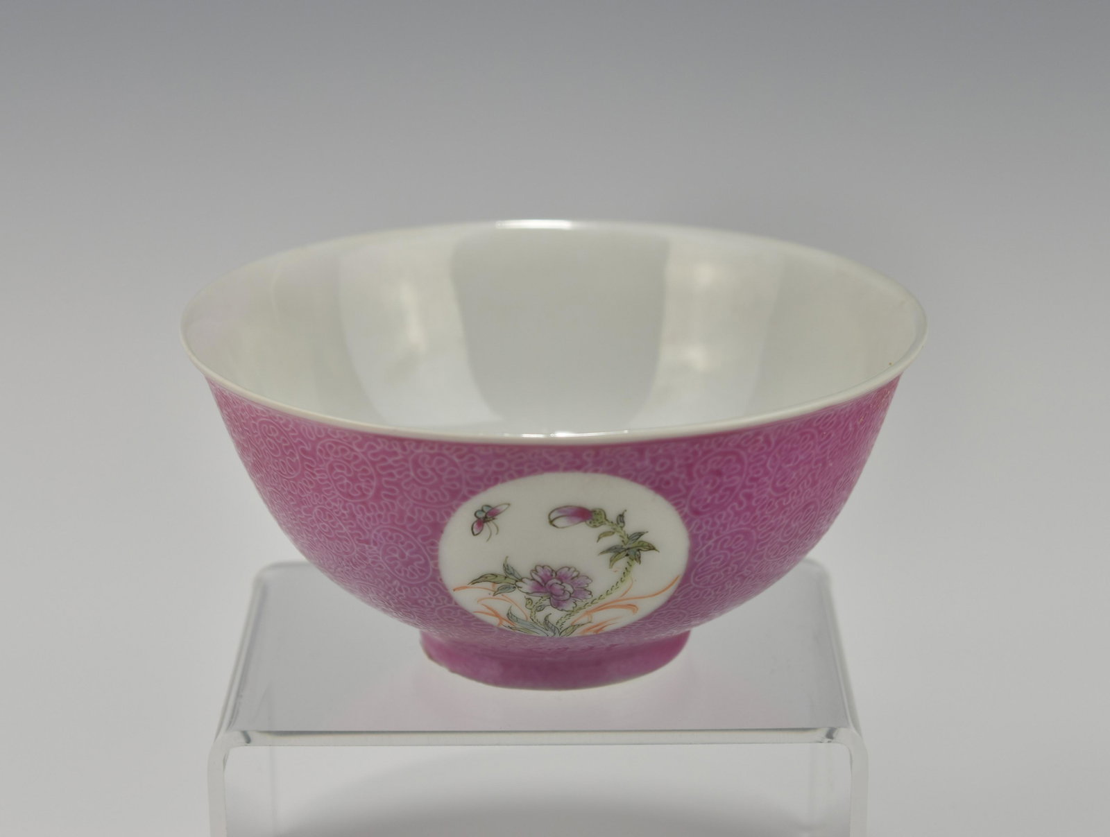 AN ANTIQUE CHINESE PINK SGRAFFIATO GROUND BOWL: Painted in bright famille rose enamel, Republic Period (1912 - 1949) or earlier. The exterior is finely enameled with three medallions enclosing sprays of flowers reserved on a pink sgraffito ground.