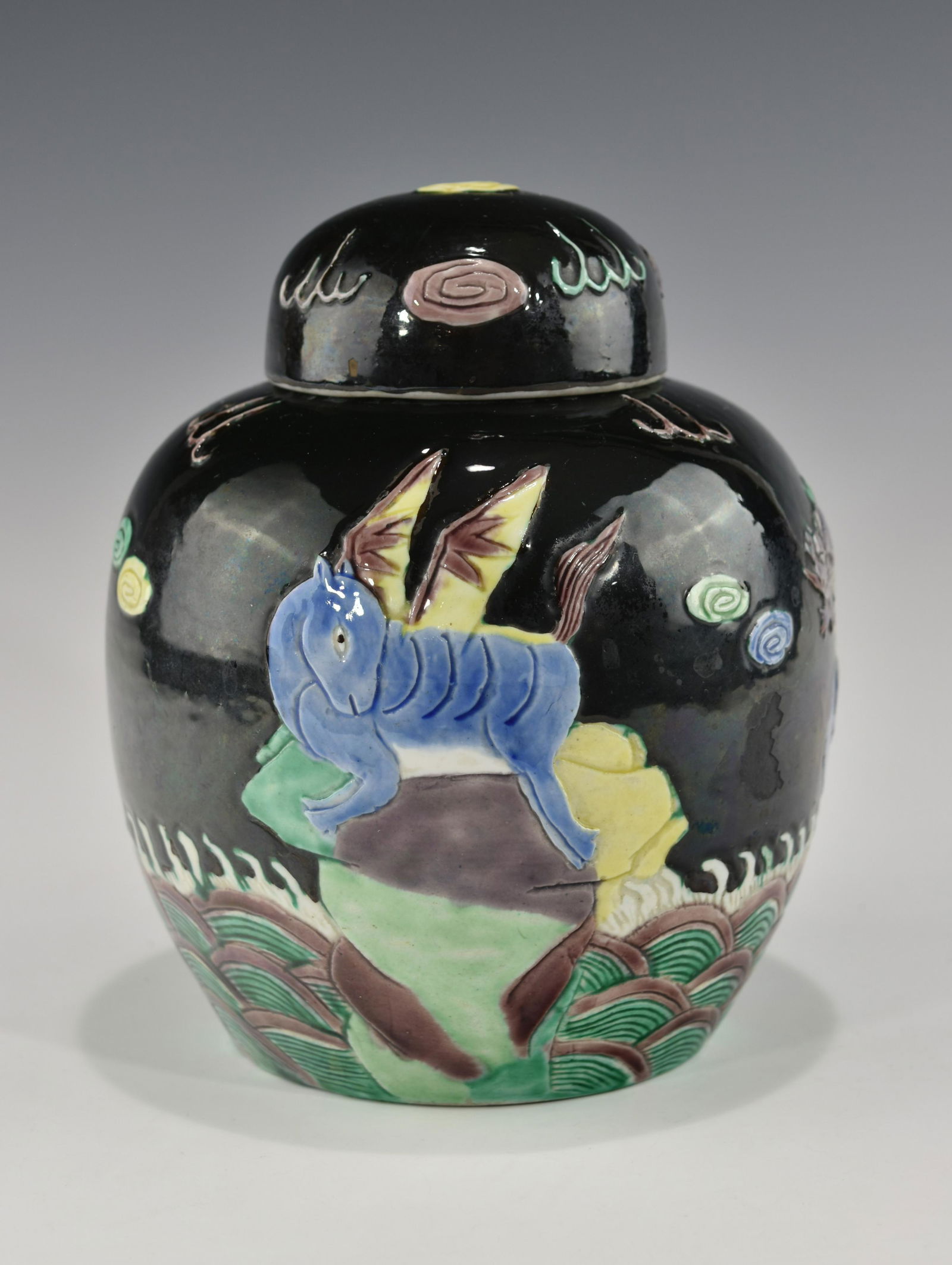 A CHINESE QING DYNASTY FAMILLE NOIRE LIDDED JAR (1 of 6)