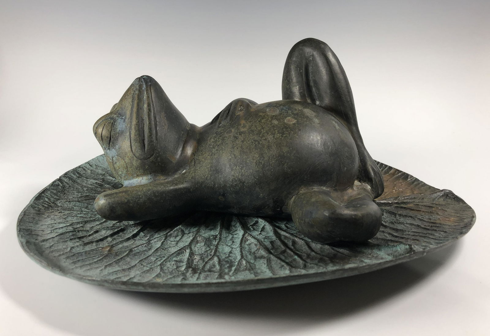 A VINTAGE BRONZE FROG WATER FOUNTAIN (1 of 4)