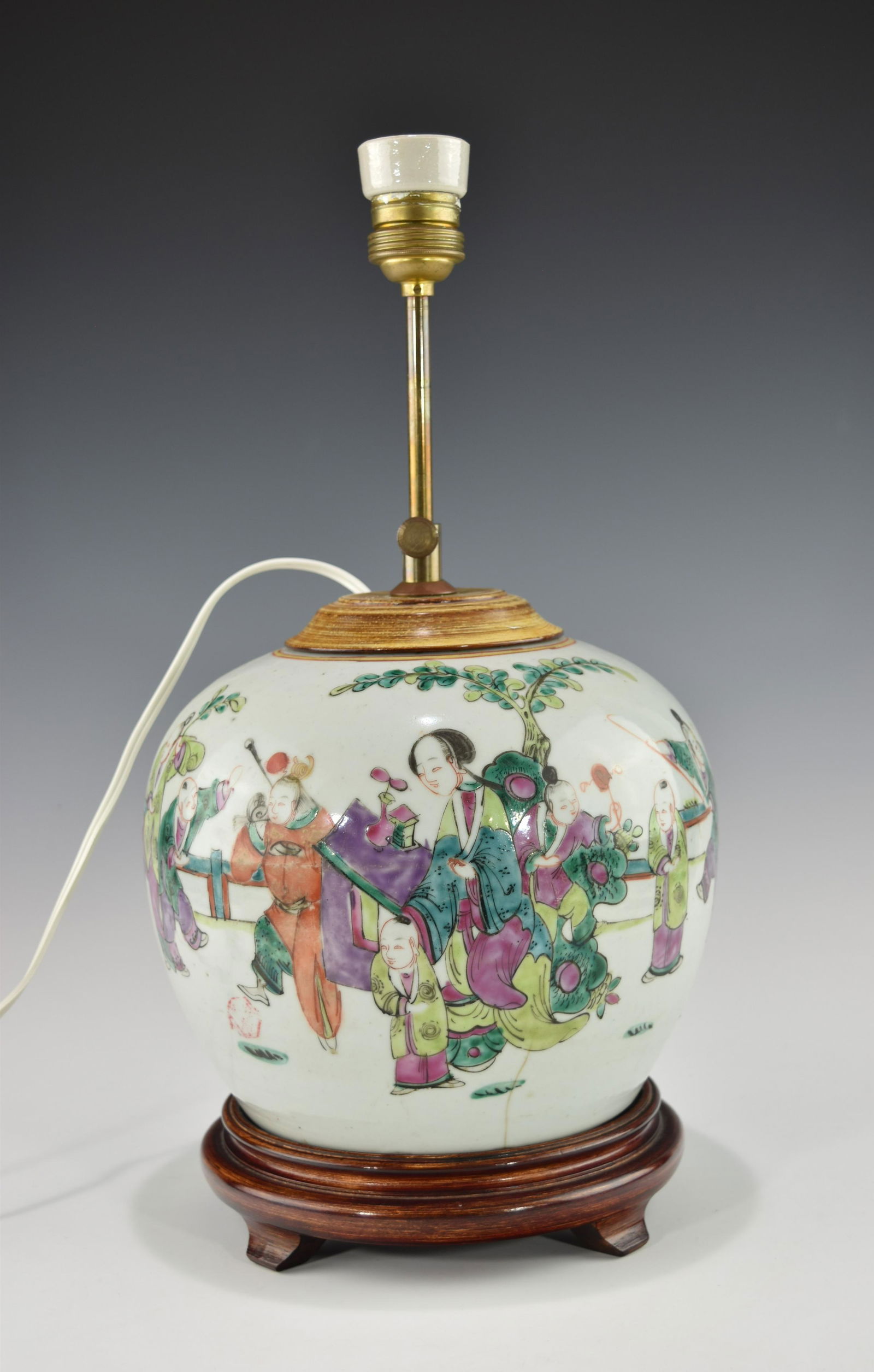 A CHINESE QING DYNASTY FAMILLE ROSE VASE CONVERTED TABLE LAMP (1 of 1)