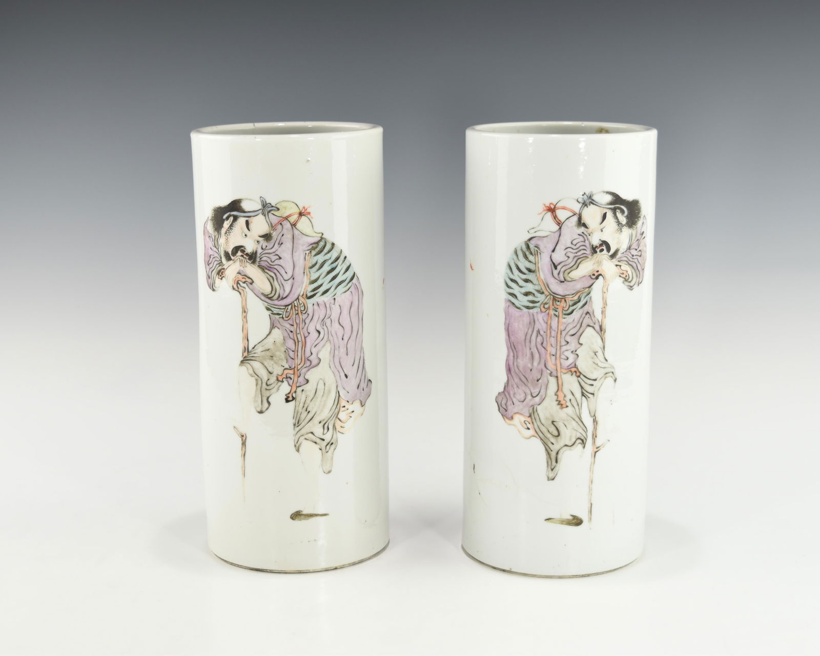 A PAIR OF CHINESE QING DYNASTY FAMILLE ROSE PORCELAIN HAT STANDS (1 of 18)