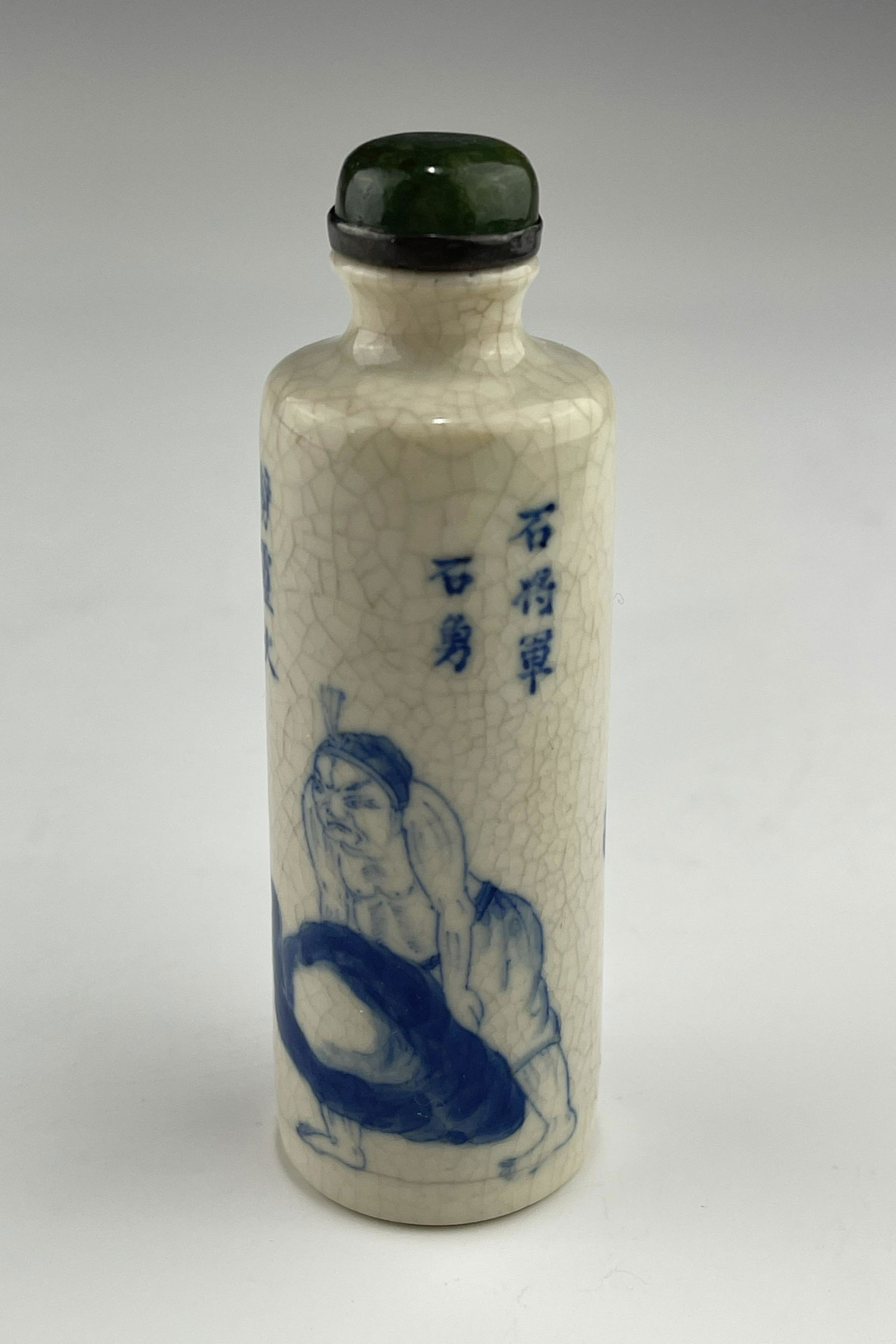A LARGE CHINESE QING DYNASTY GE GLAZE PORCELAIN SNUFF BOTTLE (1 of 19)