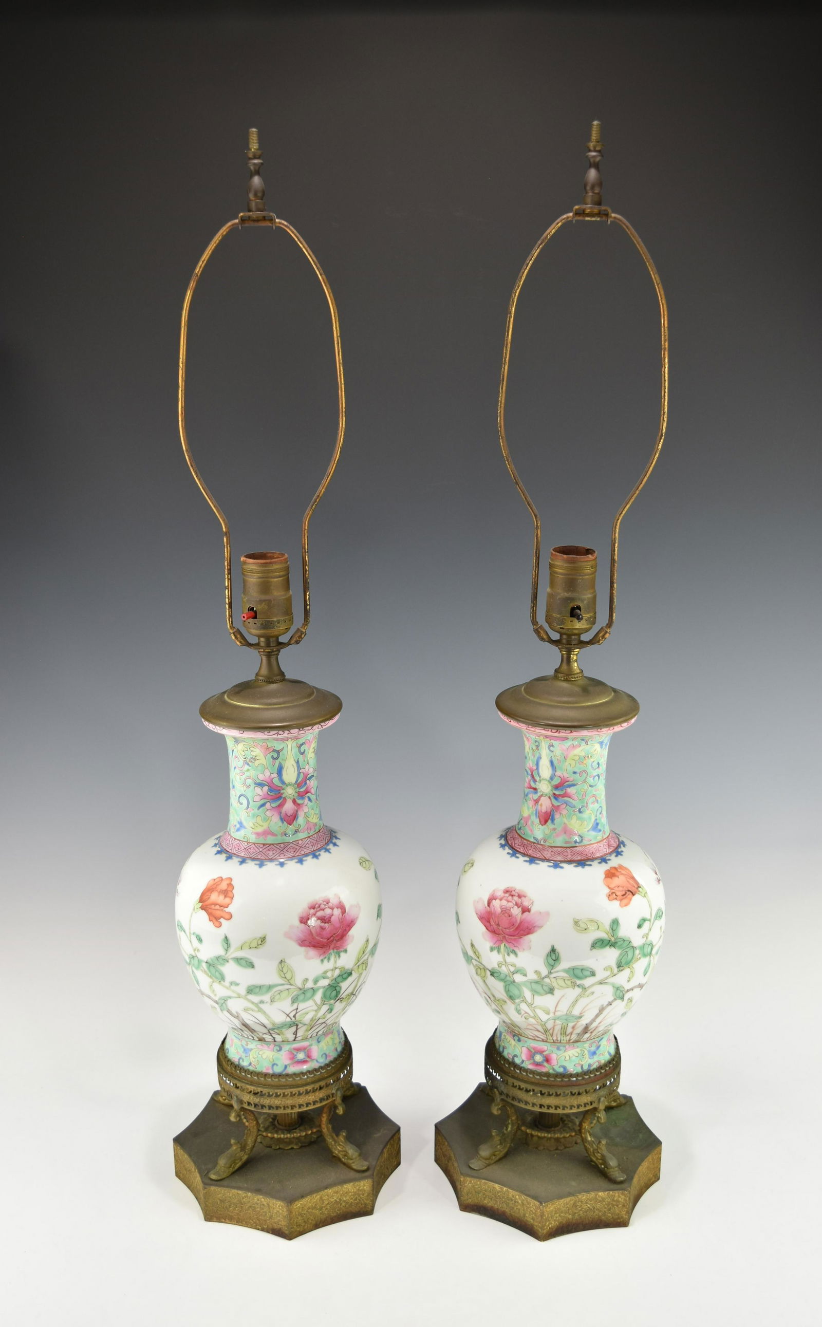 A PAIR OF CHINESE FAMILLE ROSE PORCELAIN VASE TABLE LAMPS (1 of 3)