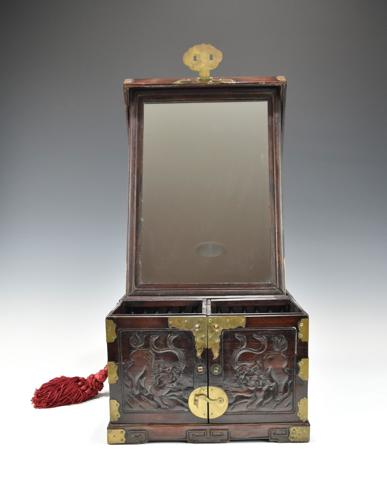 A ANTIQUE CHINESE TABLE TOP  JEWLERY BOX WITH A POP UP MIRROR (1 of 9)