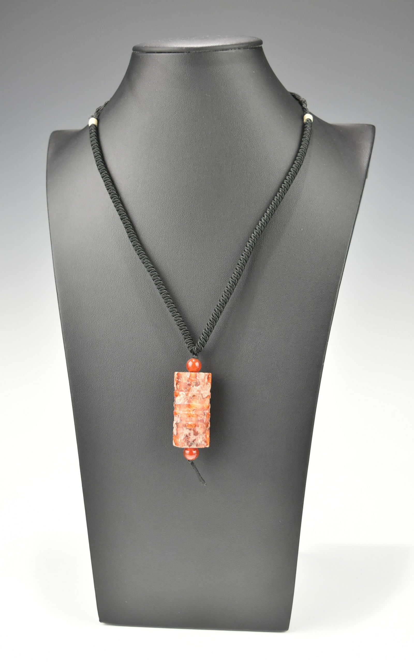 A RUSSET RED STONE PENDANT WITH AGATE BEADS (1 of 1)