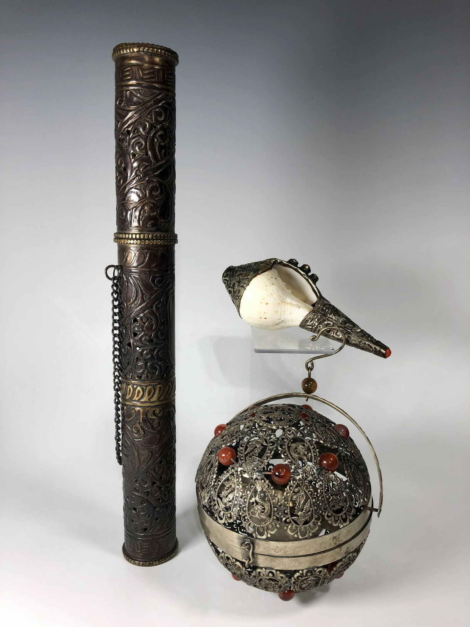 AN ANTIQUE CHINESE TIBETAN SILVER CONCH SHELL, AN INCENSE BURNER AND AN INCENSE HOLDER (1 of 7)